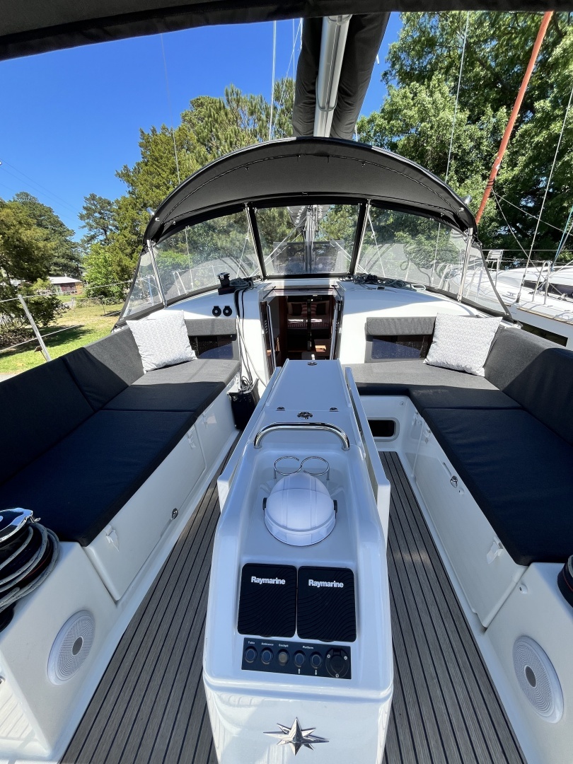 2025 Jeanneau Sun Odyssey 440 - Image 3