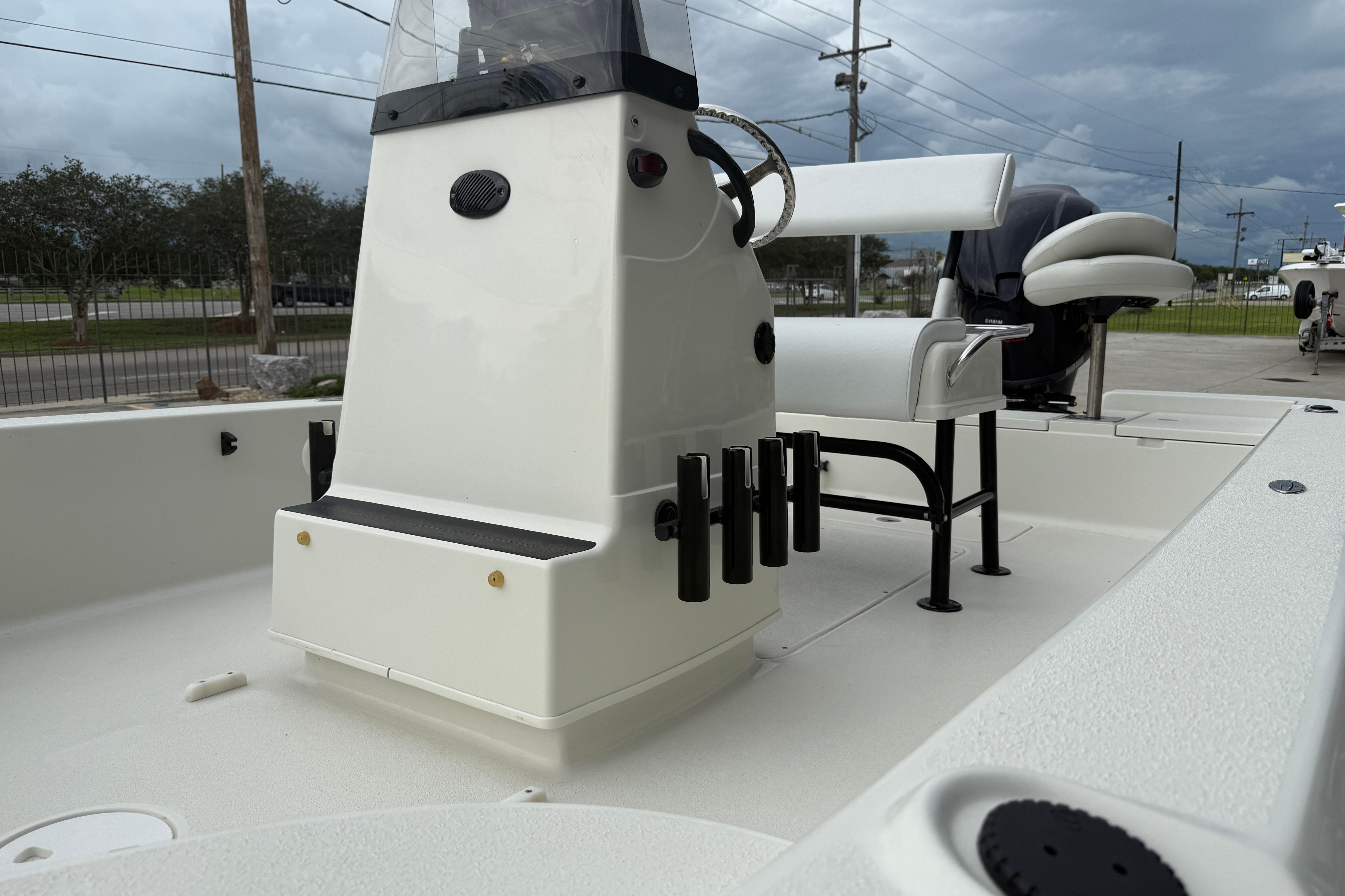 2007 Ranger 2200 Bay Ranger boat interior with console and seating, under cloudy sky.