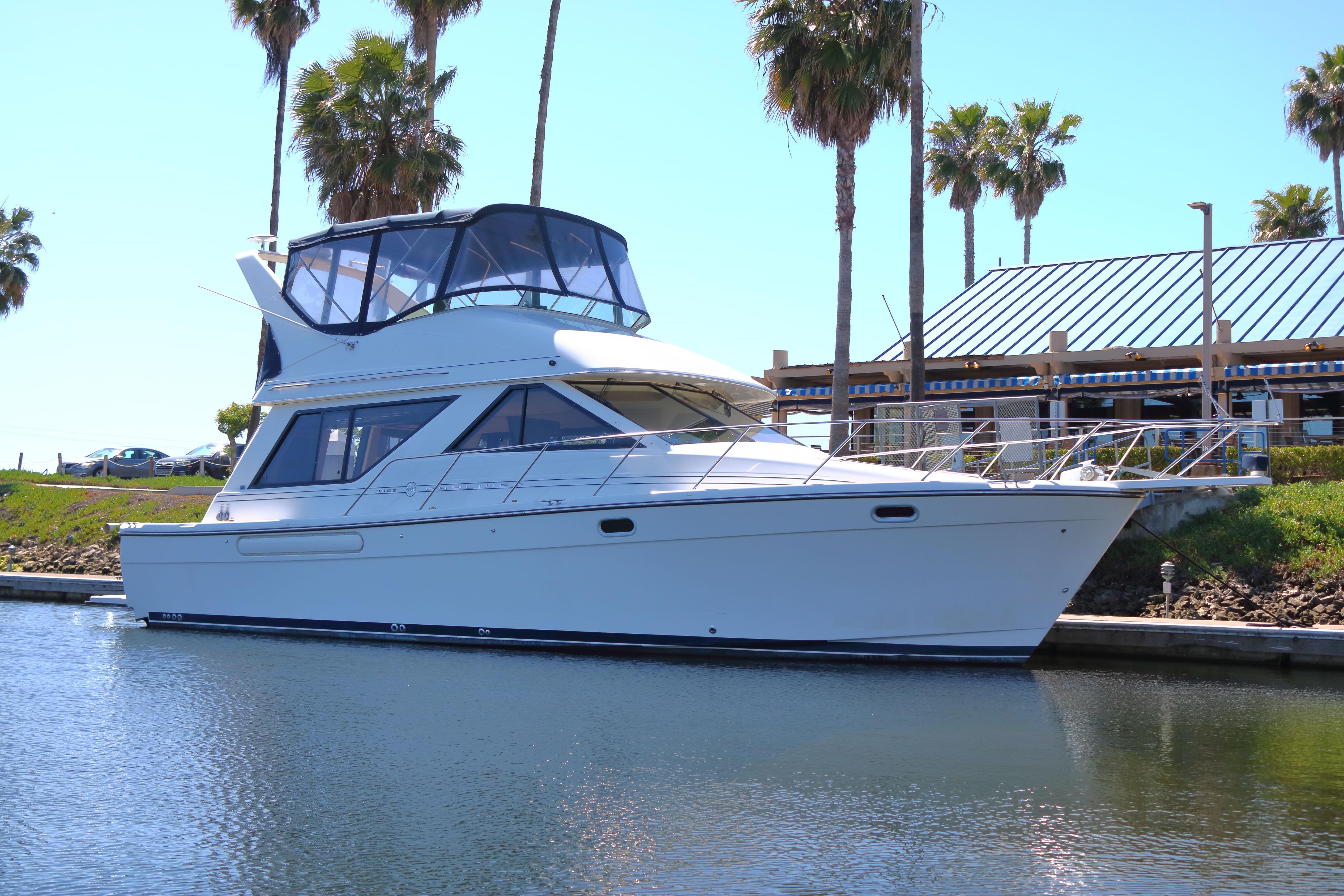1999 Bayliner 3988 Command Bridge Motoryacht