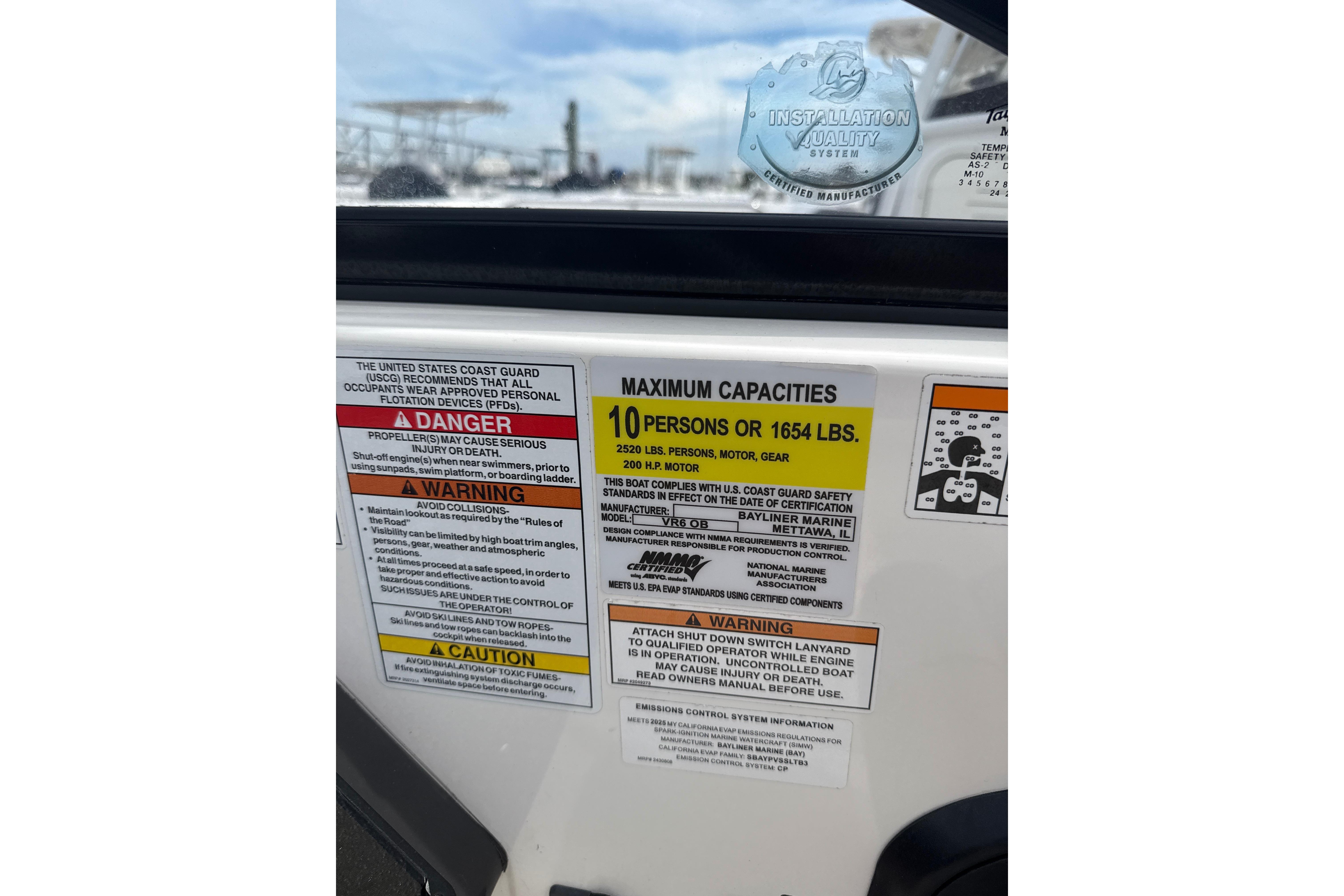 2025 Bayliner VR6 Bowrider OB capacity warning labels, maximum 10 persons or 1654 lbs.