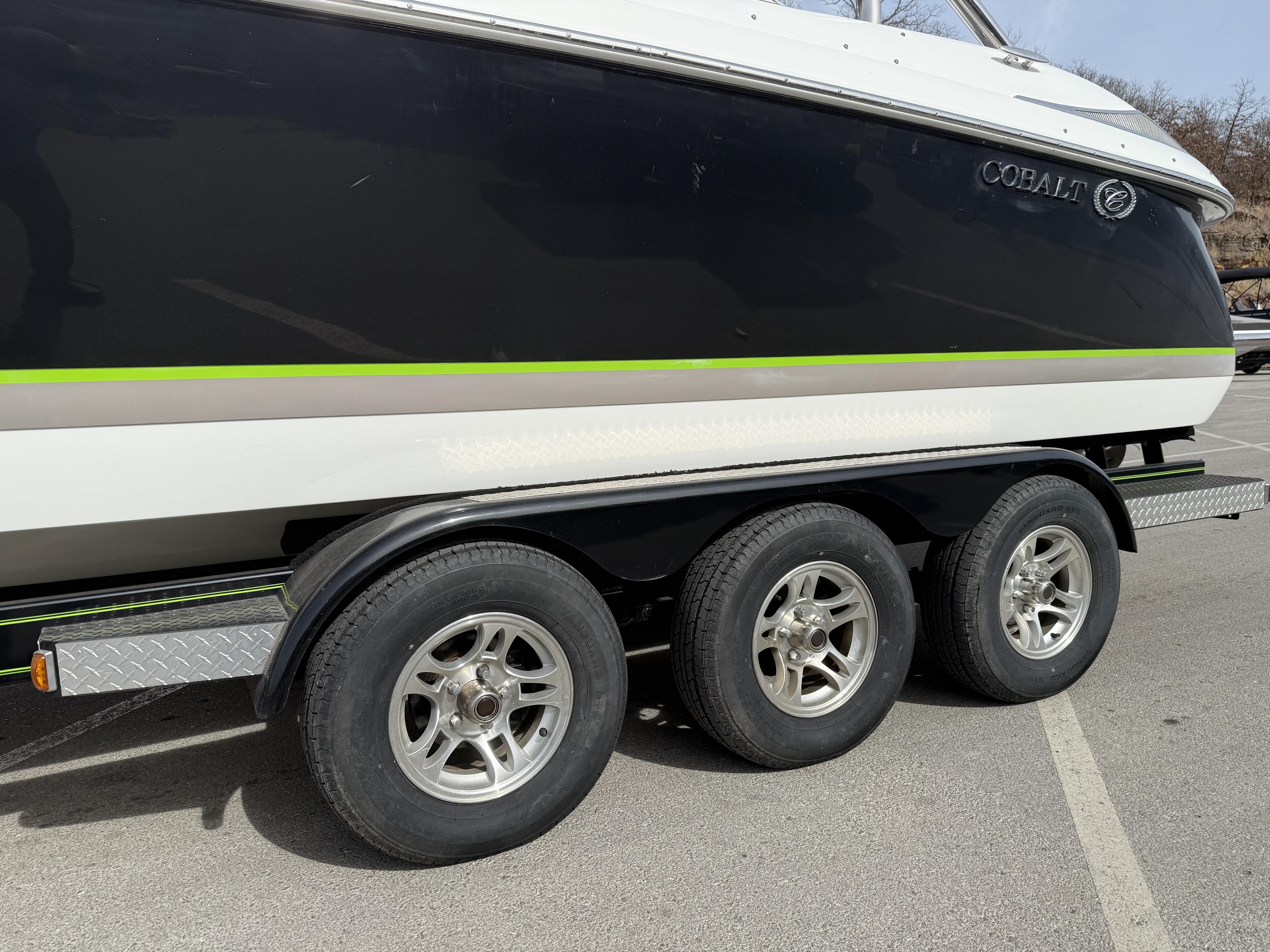 2006 Cobalt 272 - 13