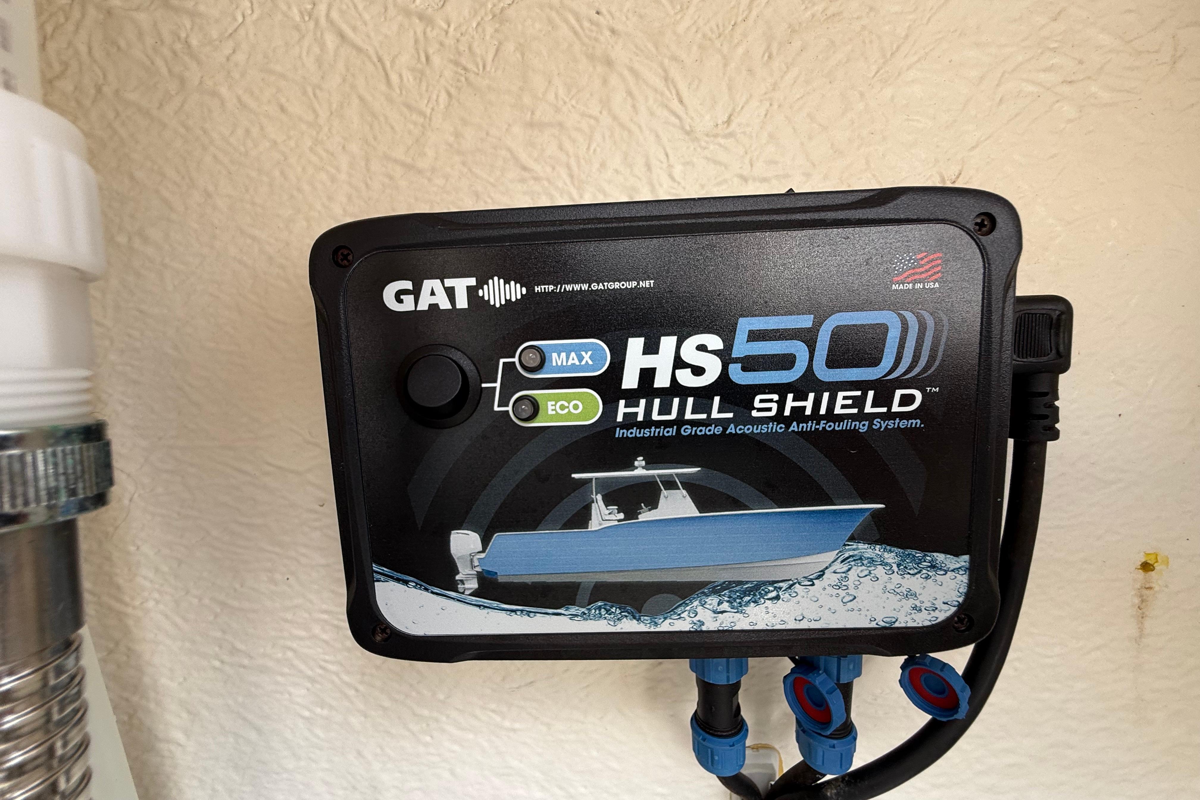 Hull Shield HS50 anti-fouling system on 2019 Regulator 26XO boat, featuring MAX and ECO modes.