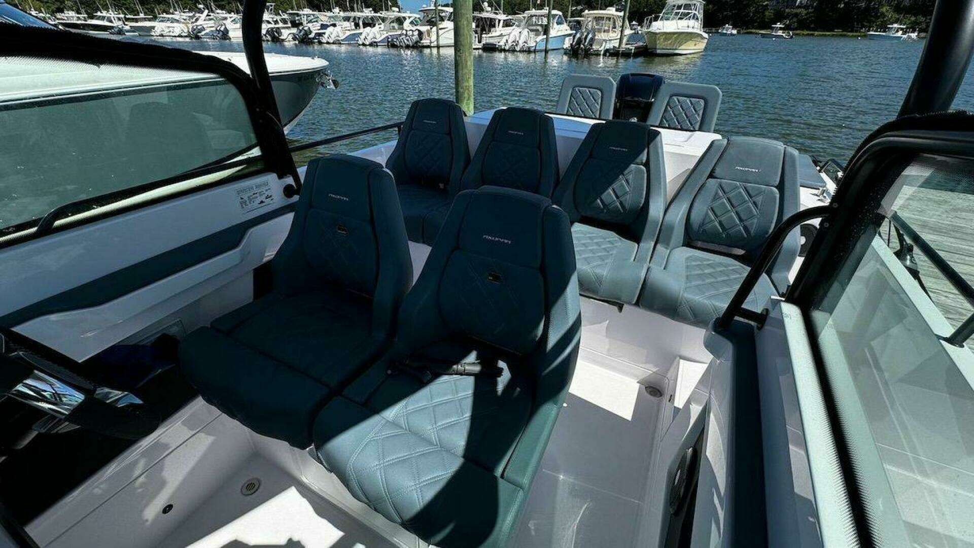 2022 Axopar 28 T-Top - Image 9