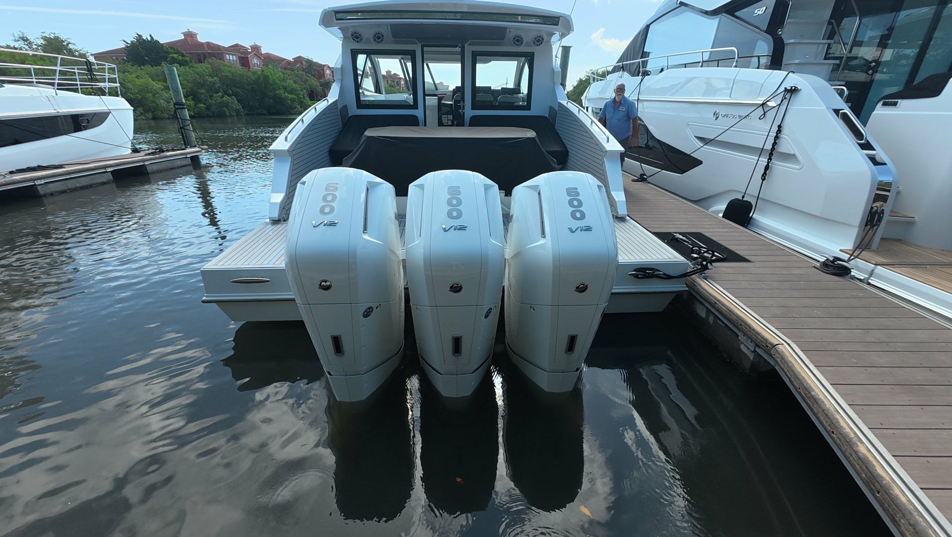 2026 Cruisers Yachts 50GLS OB - Image 18
