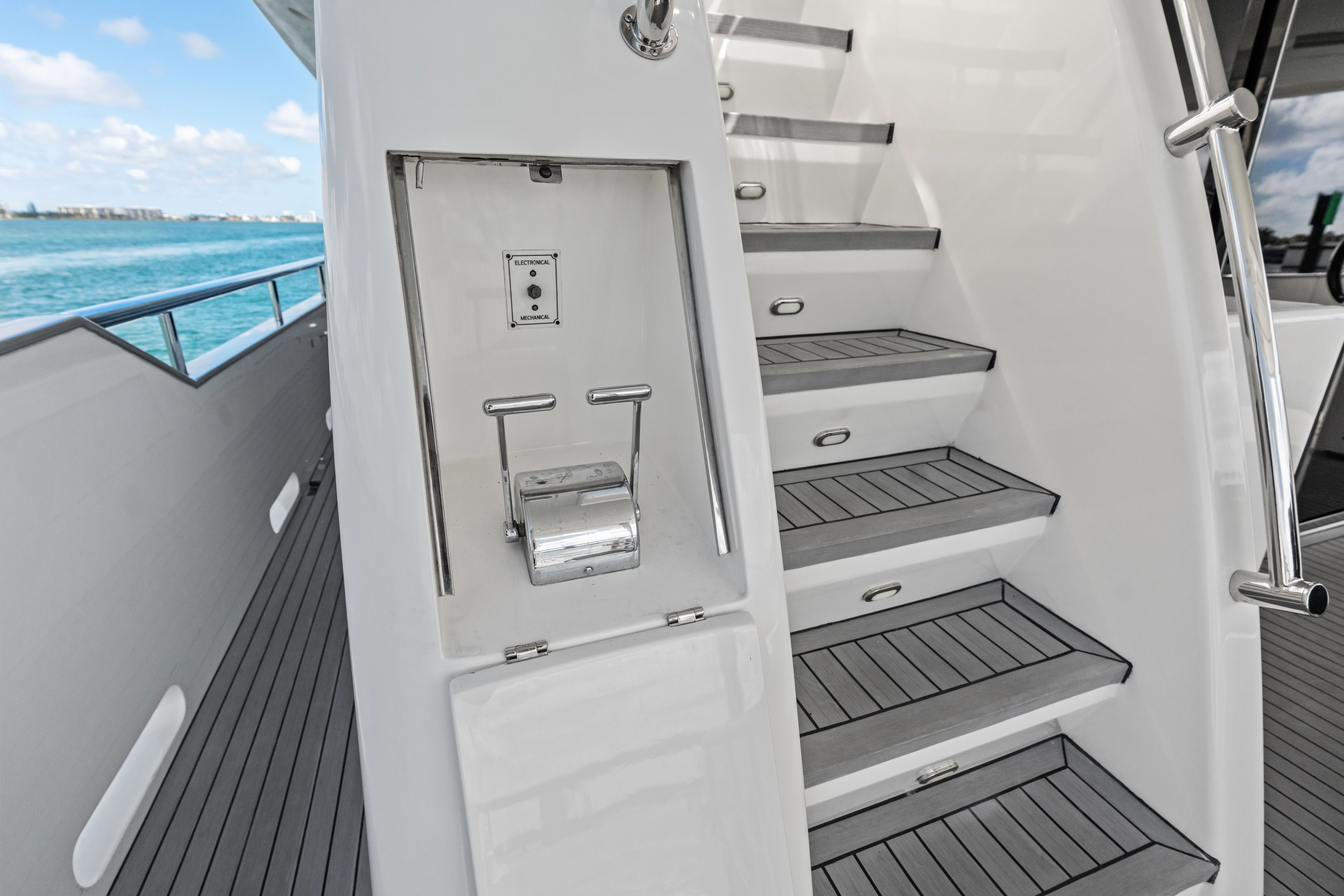 2005 Johnson 87' Motor Yacht - 18