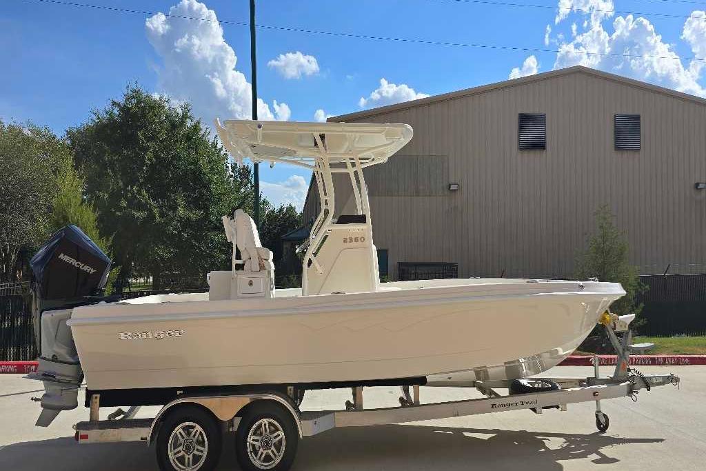 2025 Ranger 2360 Bay