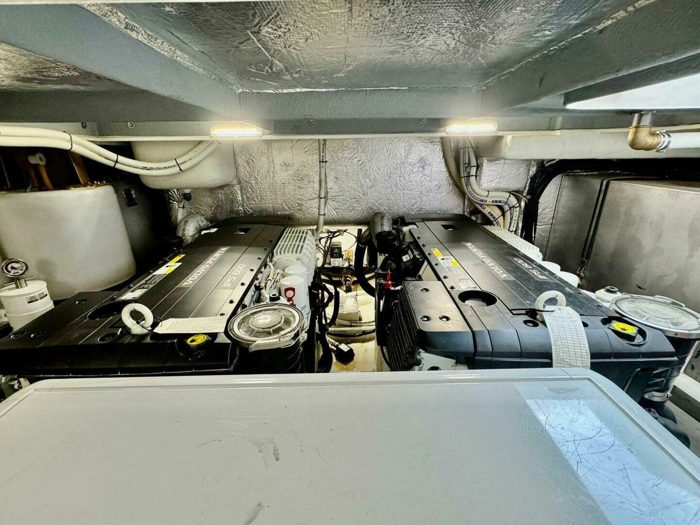 2016 Absolute 45 Sport Yacht - Image 90