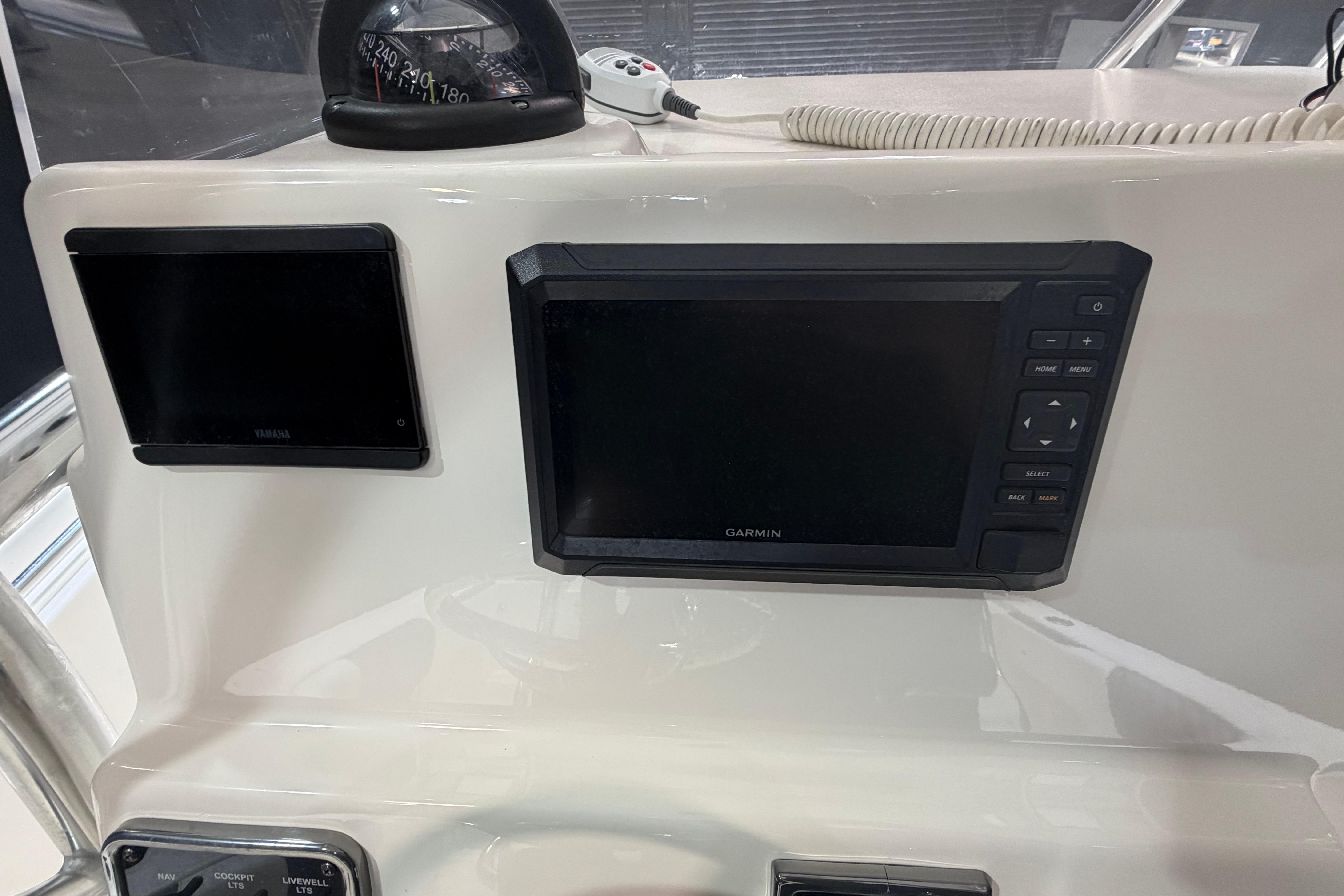 2023 Cobia 237 Center Console dashboard with Garmin and Yamaha displays.