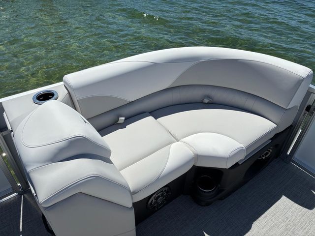 2026 Tahoe 2185 LTZ Quad Lounger - 17