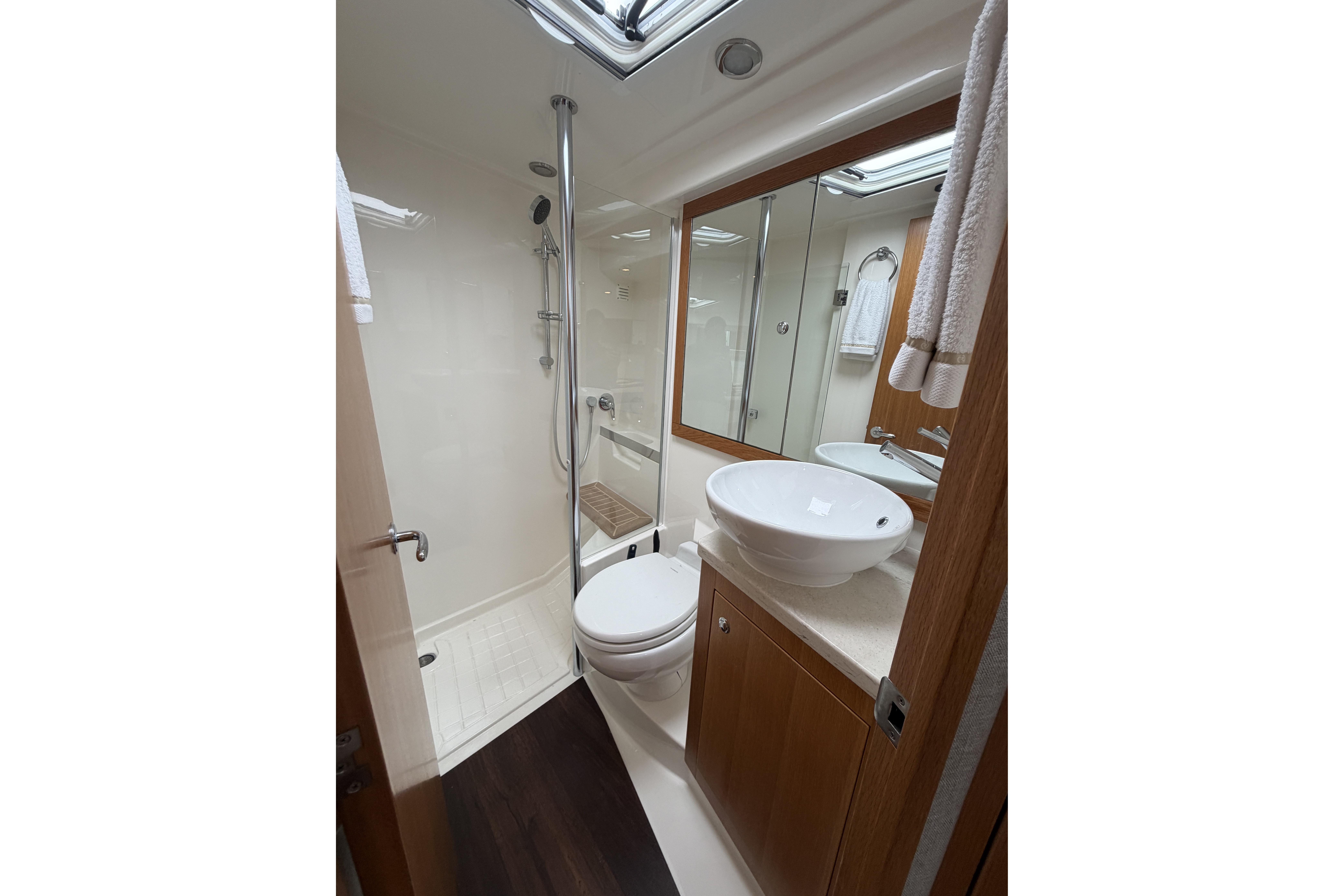 Master head en-suite