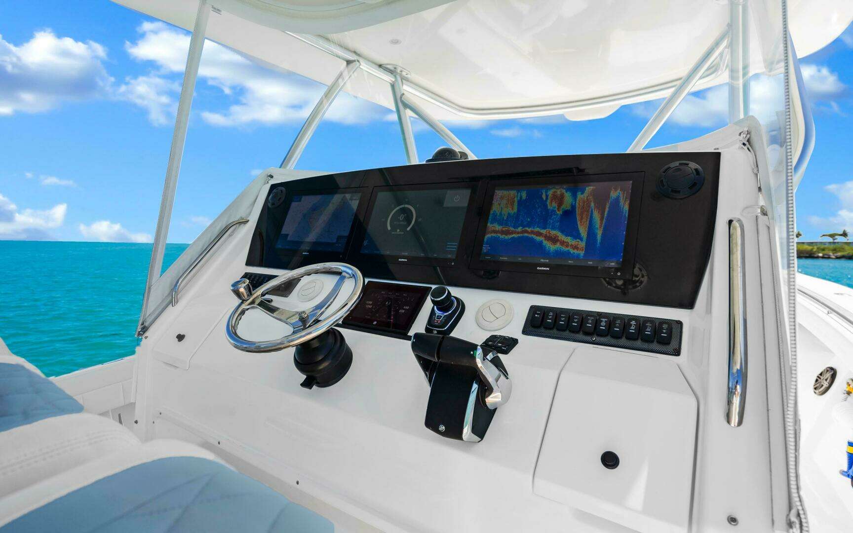 2018 Regulator 41 Center Console - Image 38
