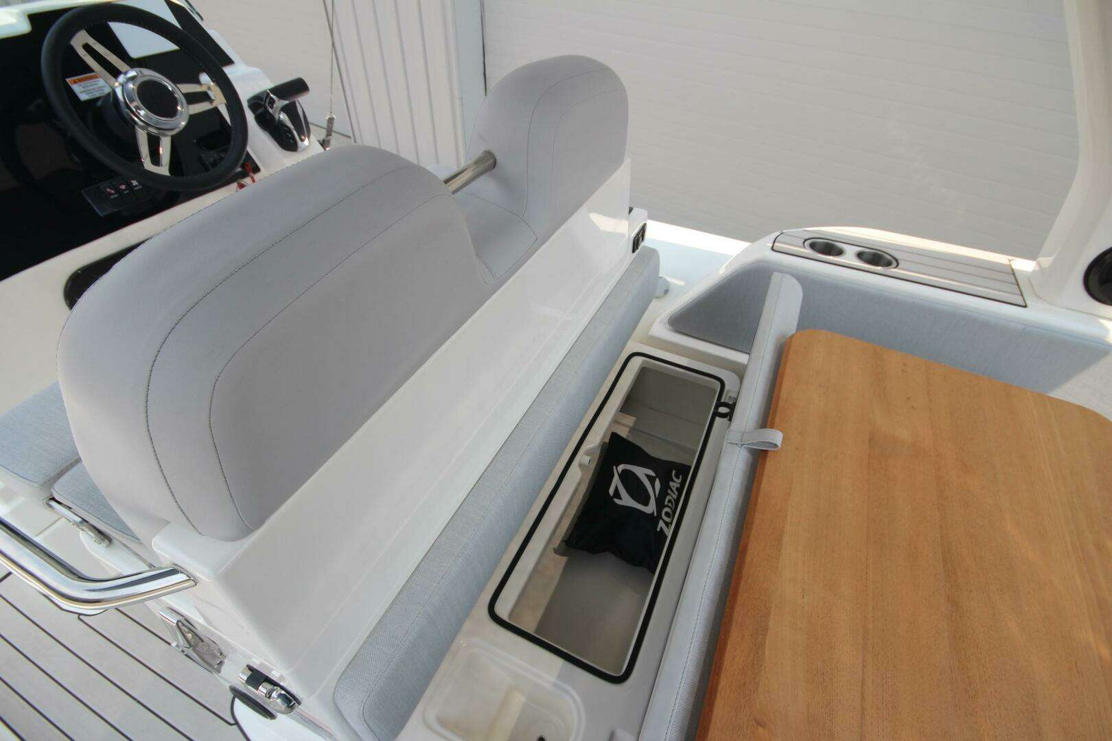 2024 Zodiac Medline 7.5 NEO - Image 13