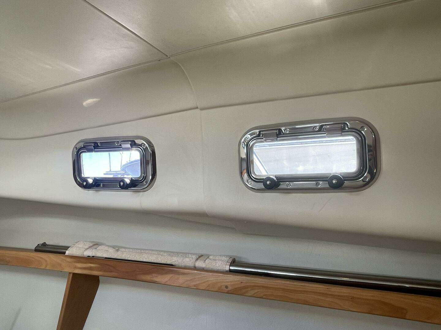 2005 Mainship 30 Pilot II - Image 26