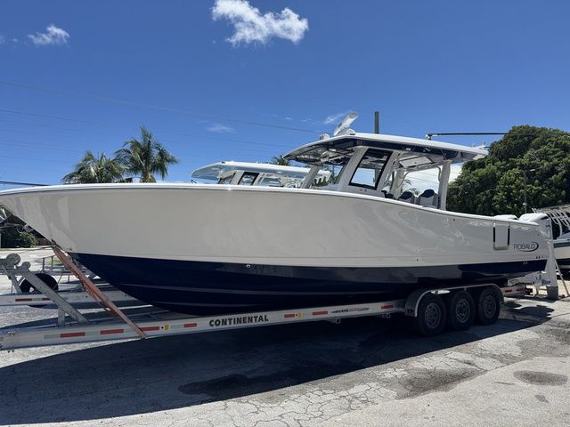 2026 Robalo R360 Center Console