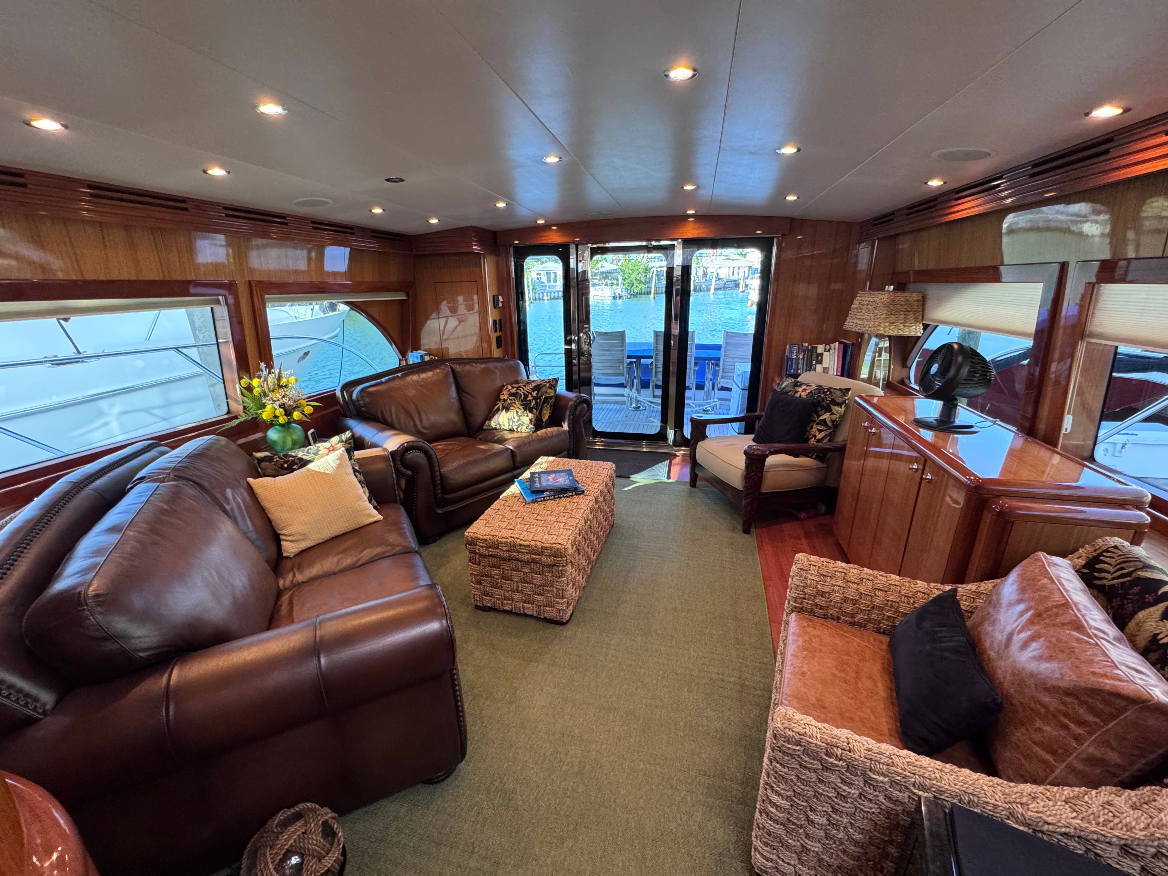 2006 Hatteras 64 Motor Yacht - 51