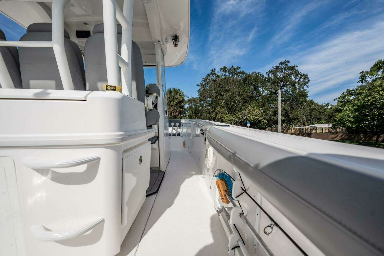 2021 Everglades 335 Center Console - Image 21