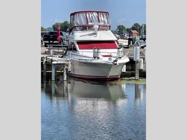 1989 Sea Ray 300 Sedan Bridge