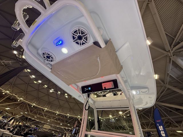 2026 Everglades 253 Center Console - 20