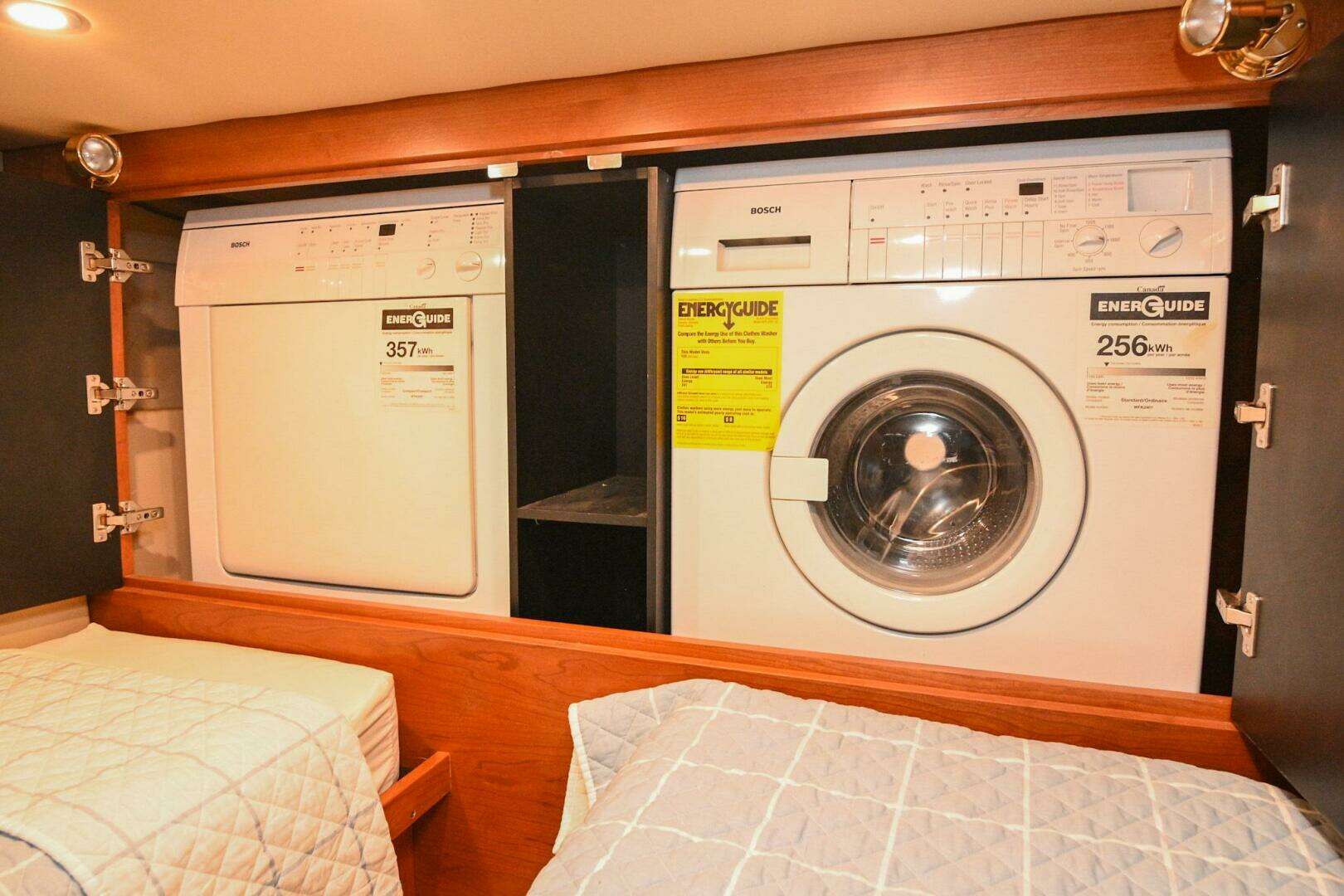 2002 Cruisers Yachts 5000 Sedan Sport - Image 57