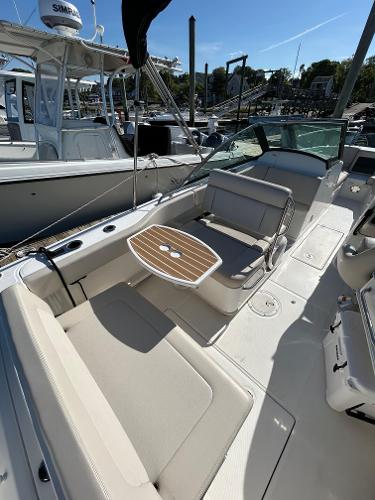 2017 Boston Whaler 230 Vantage - 8