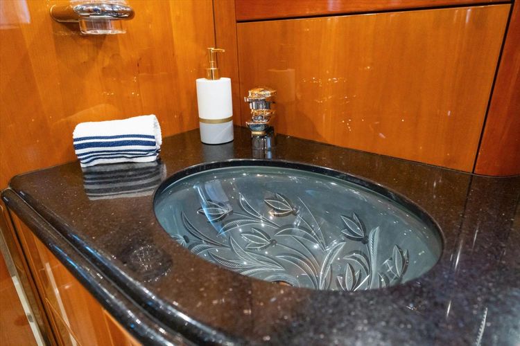 2005 Sunseeker 82 Yacht - Image 37