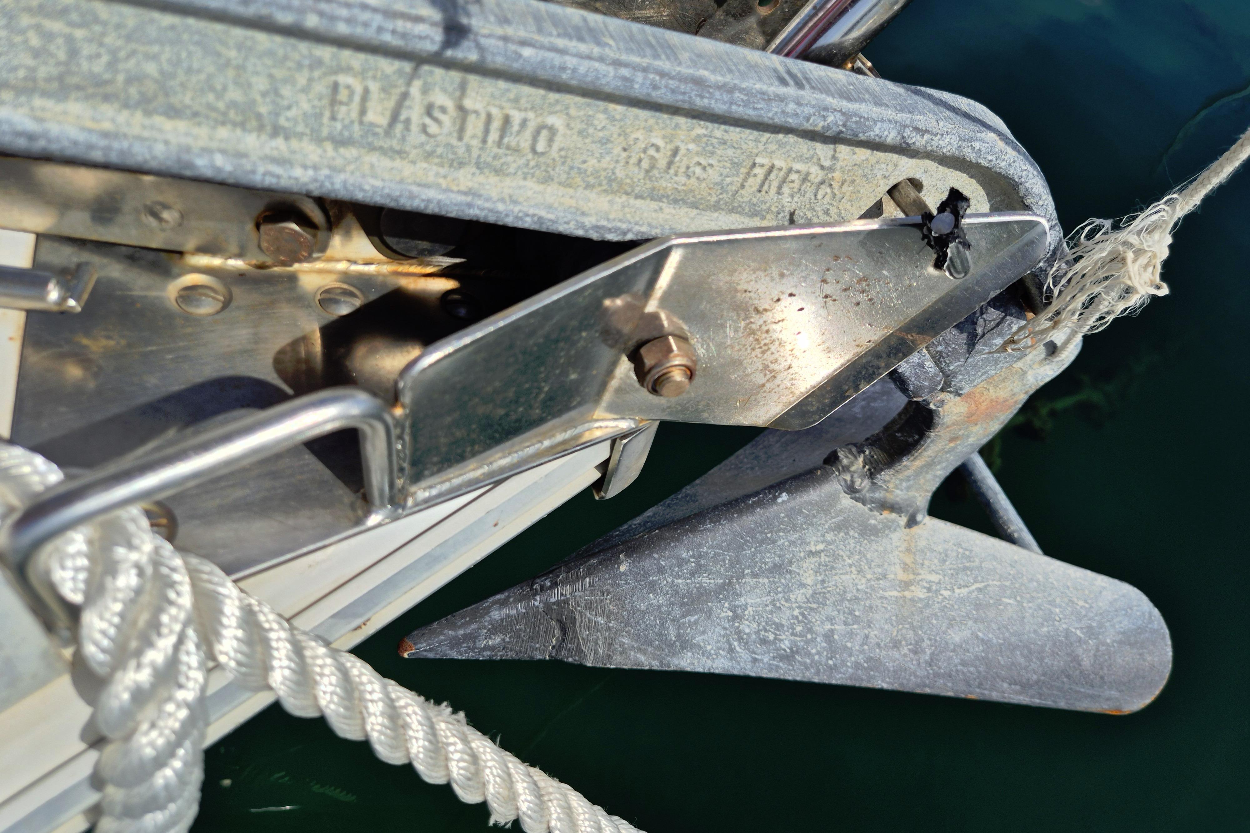 Anchor detail on 1985 Gib'Sea 96 VH sailboat, featuring metal fittings and rope.