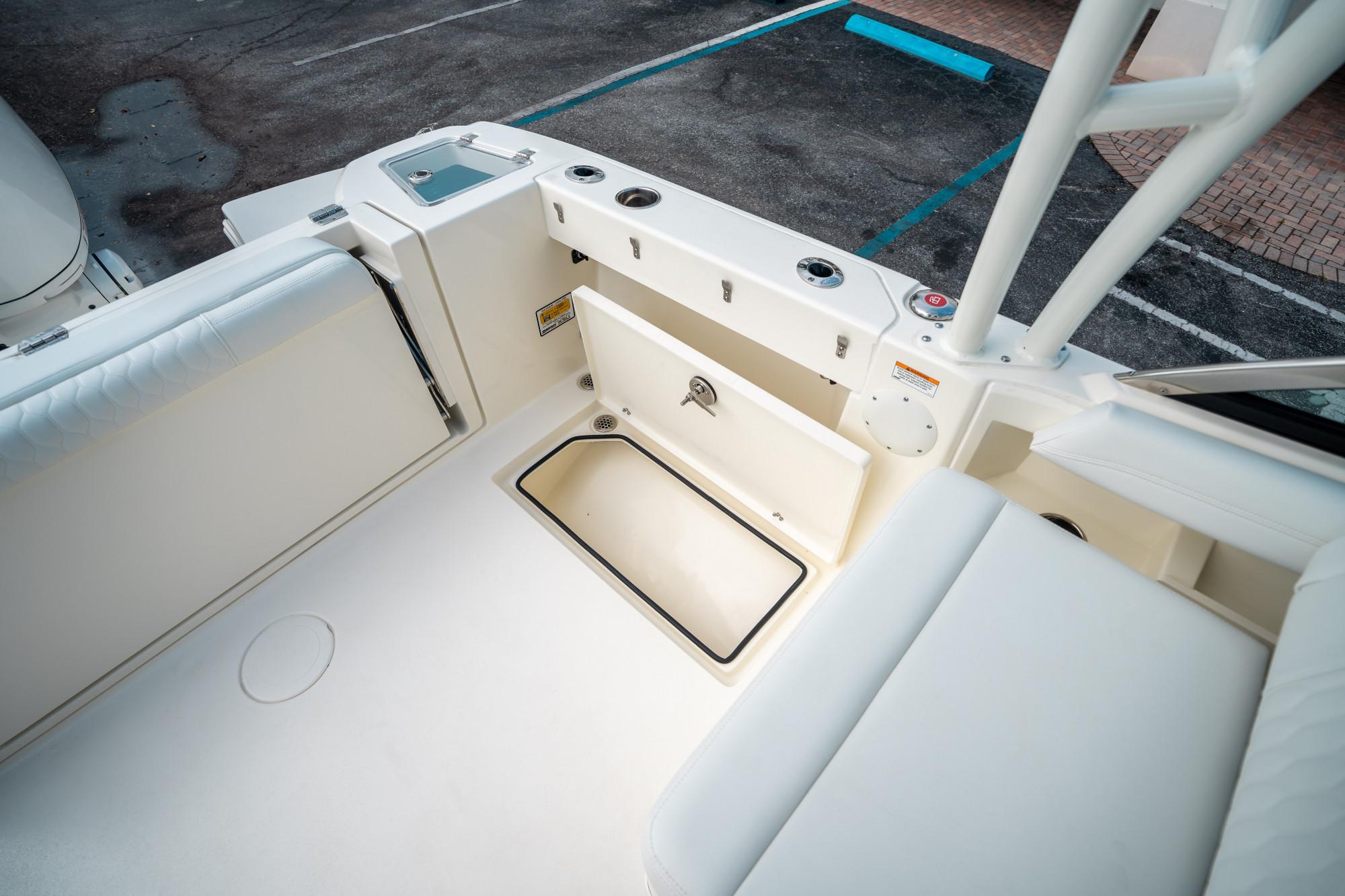 2025 Cobia 240 Dual Console - 15