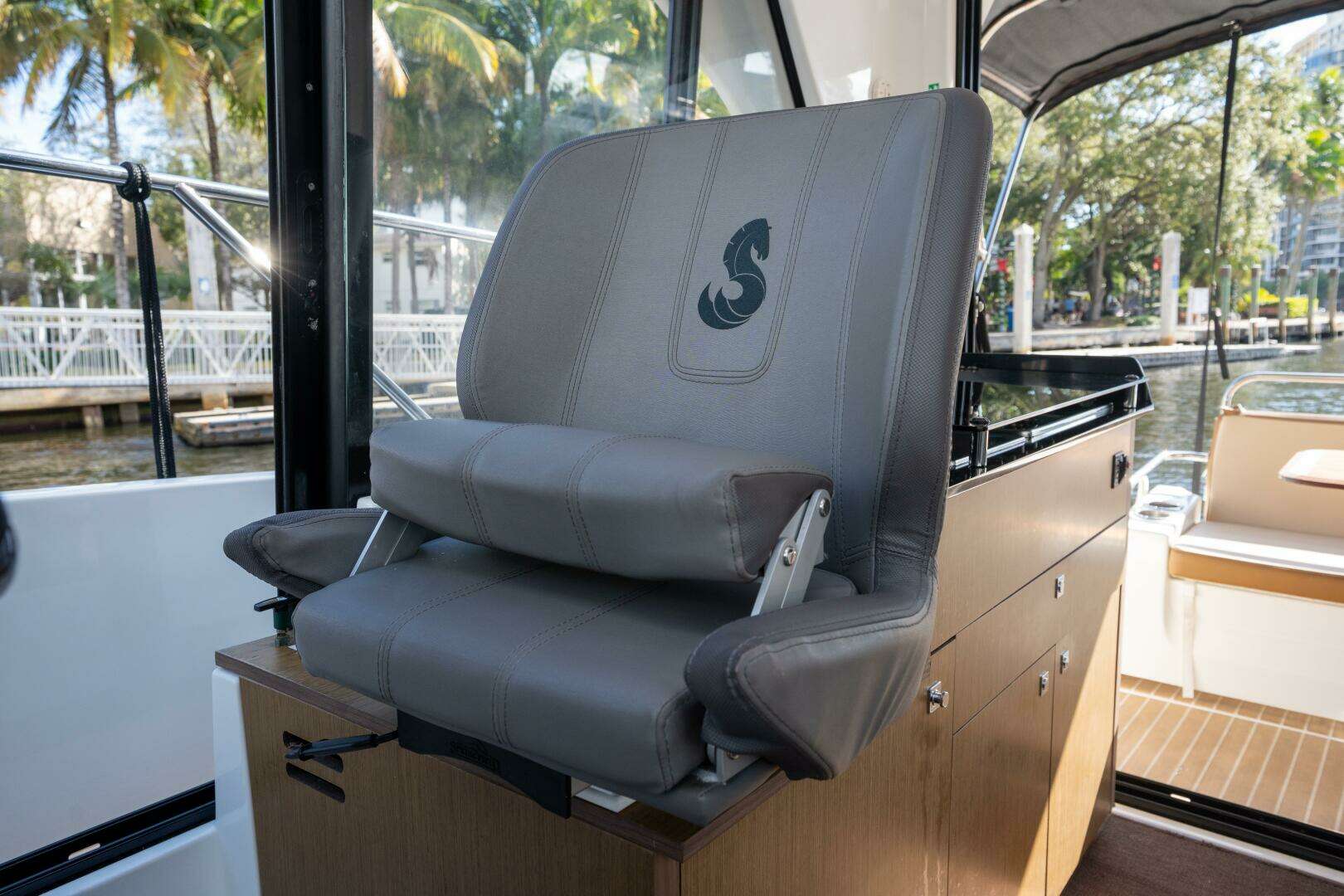 2021 Beneteau Antares 9 - Image 31