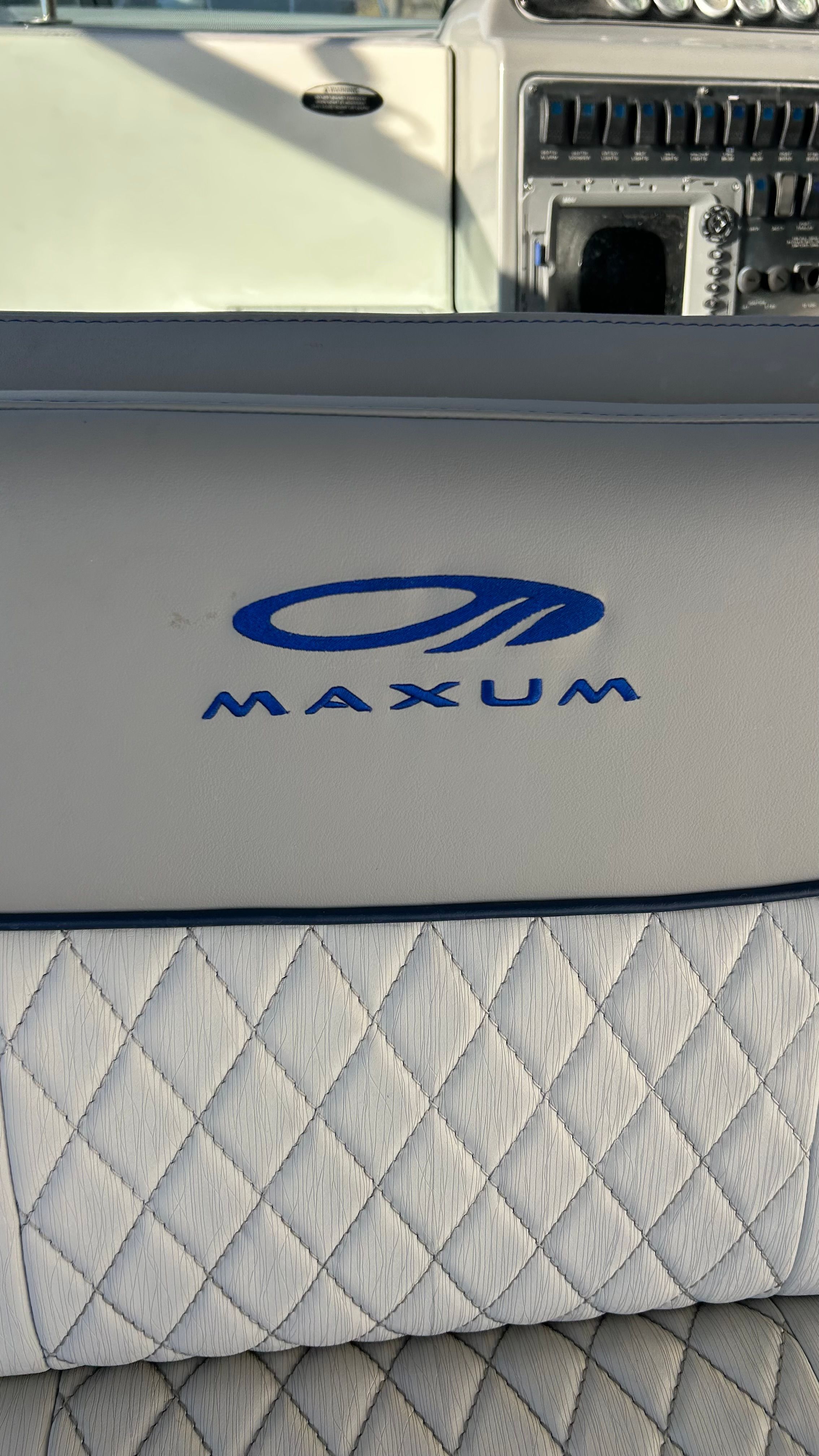 2006 Maxum 3300 SE - 40