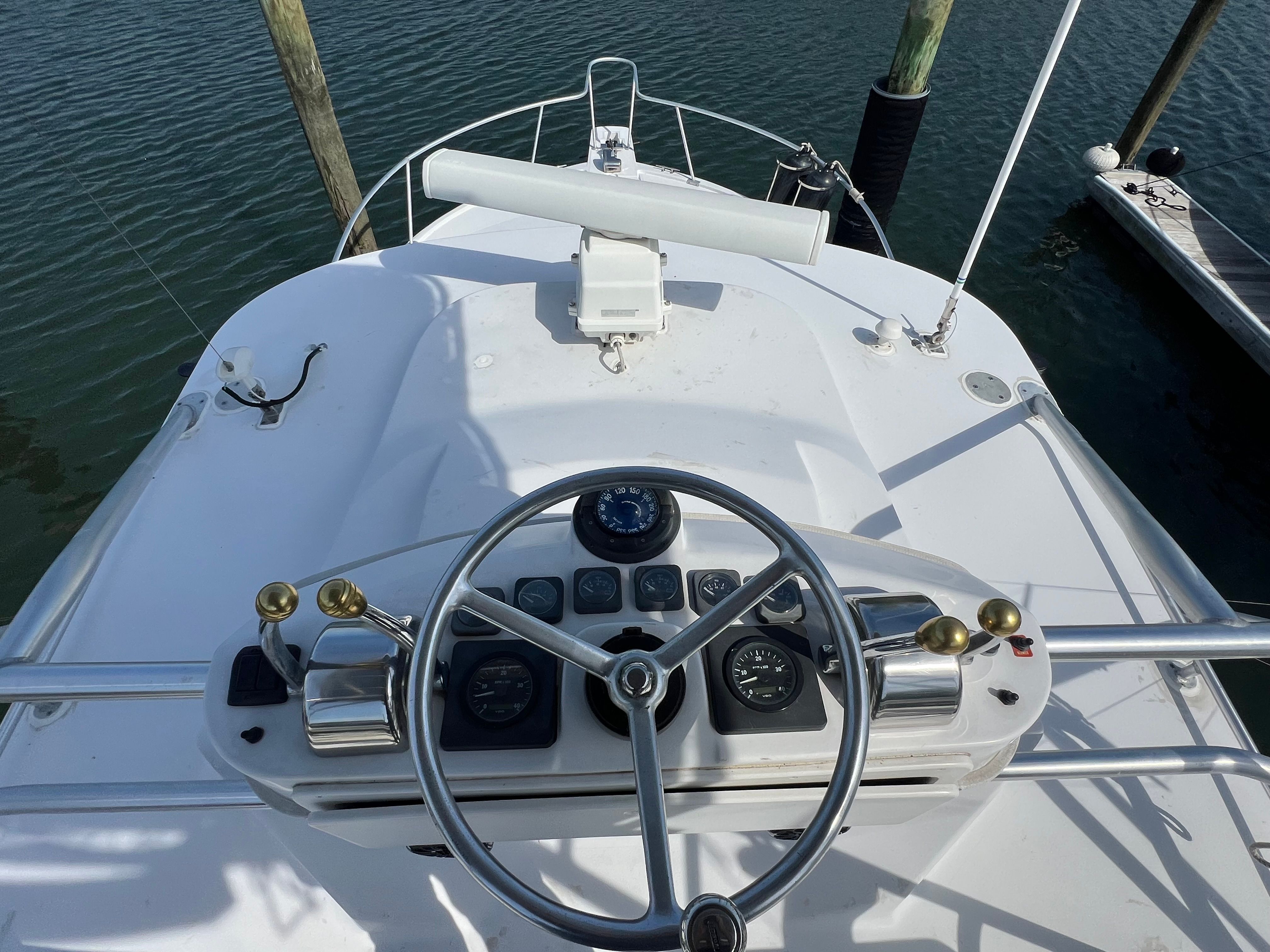 1998 Luhrs 32 - 12