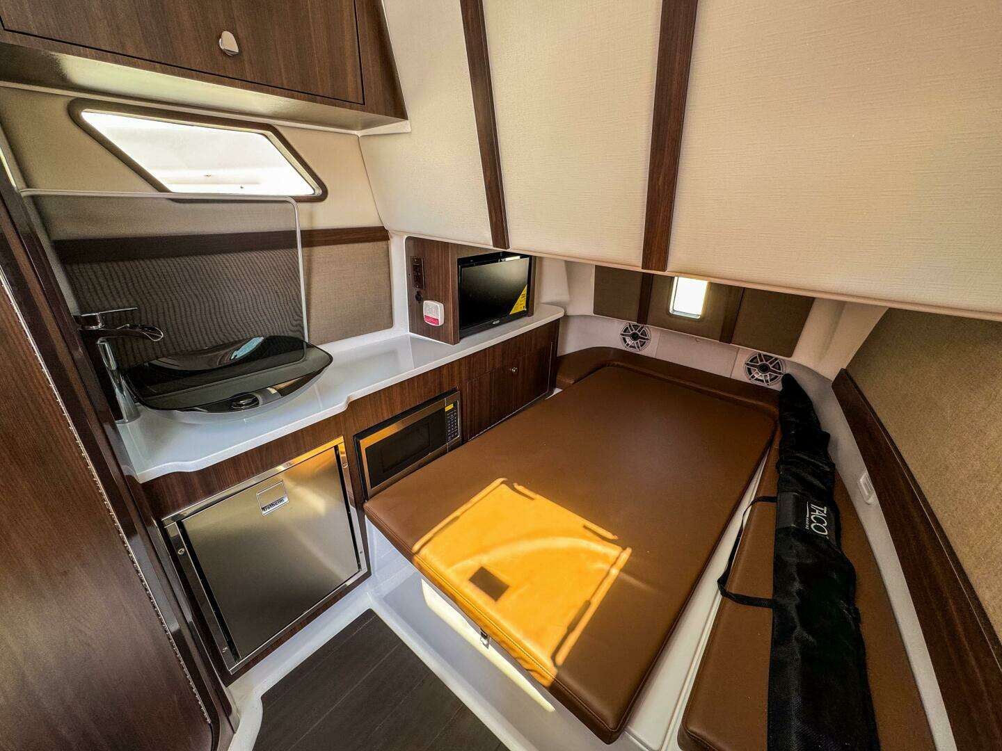 2025 Edgewater 370CC - Image 25