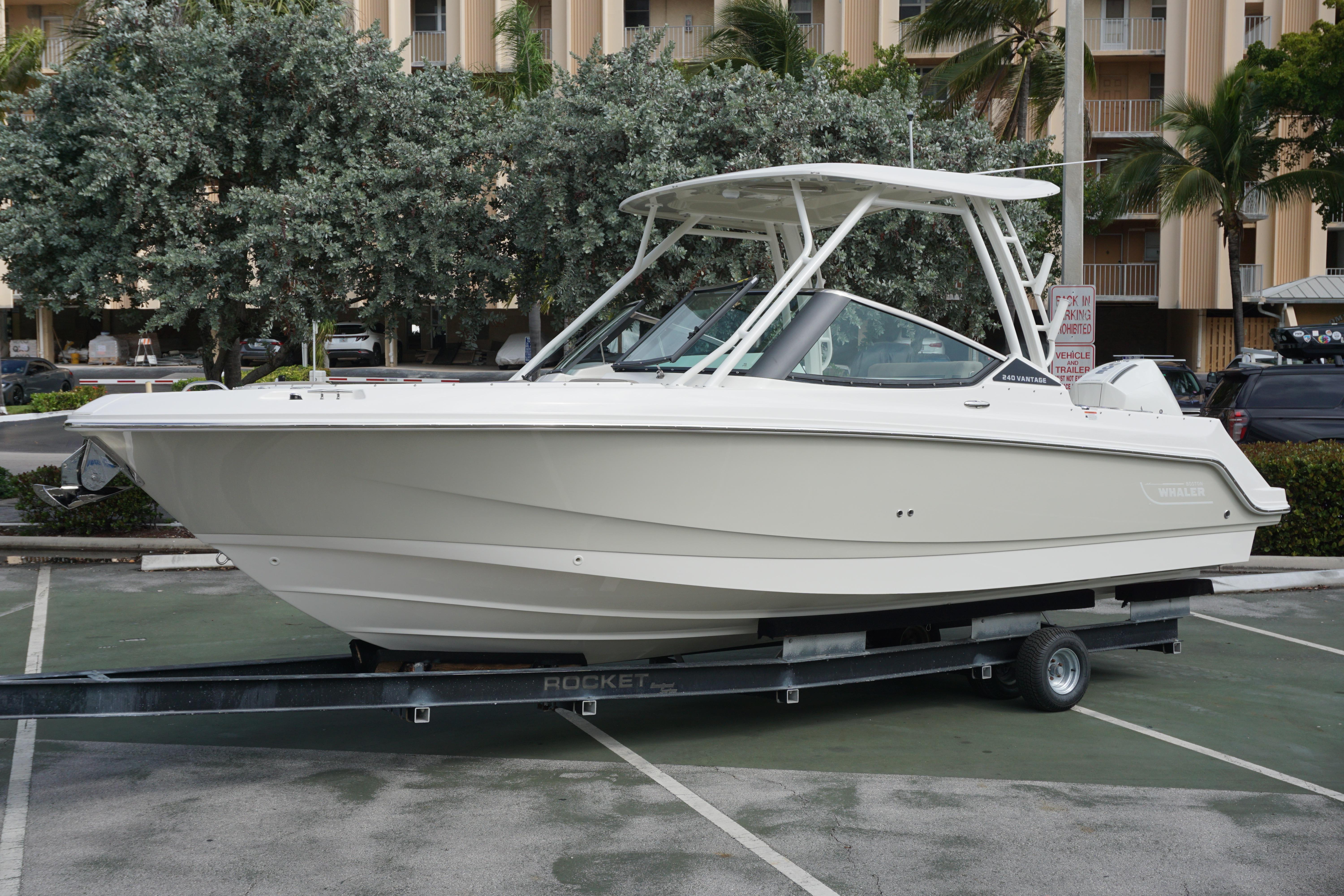 2026 Boston Whaler 240 Vantage