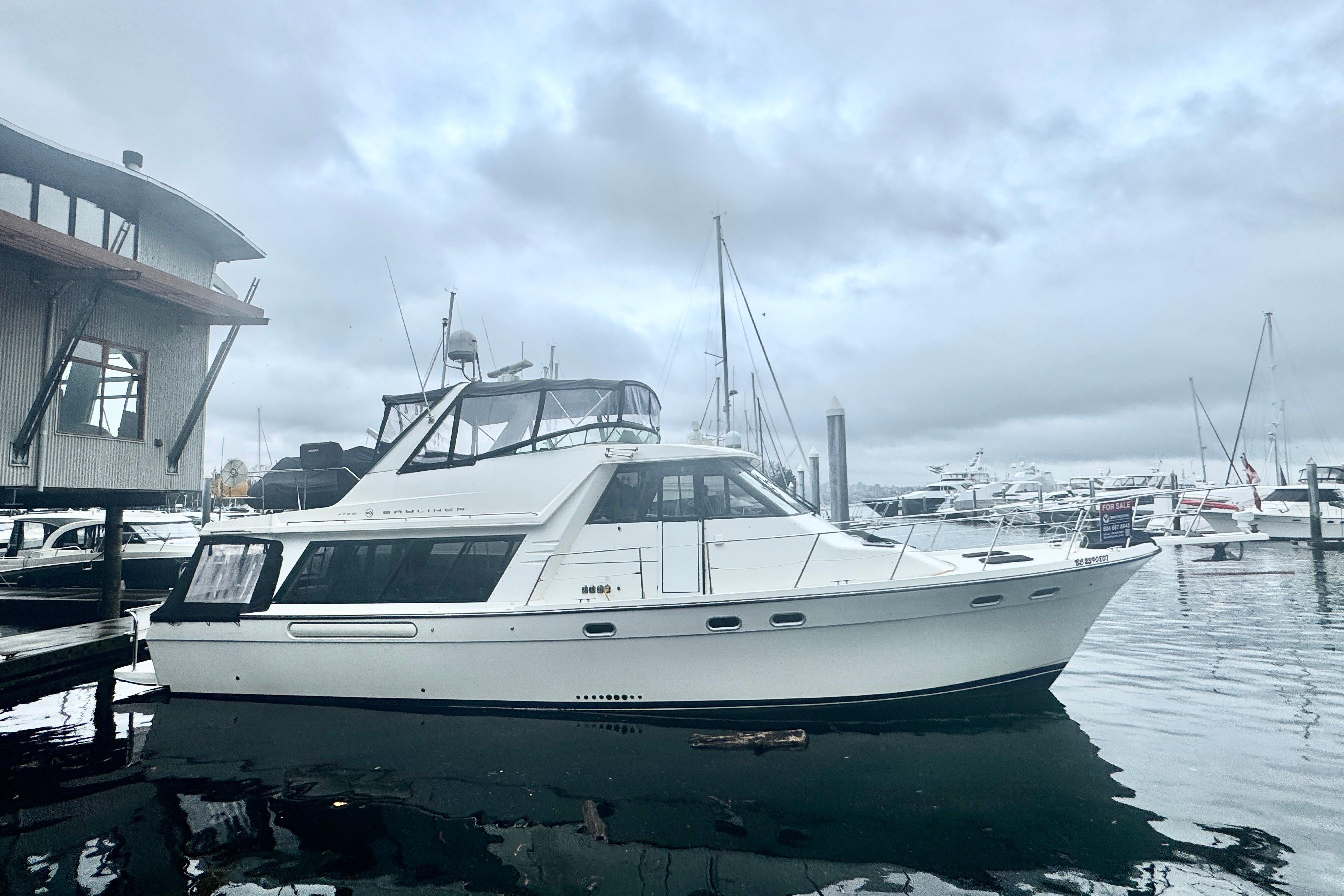 1999 Bayliner 4788 Pilot House Motoryacht