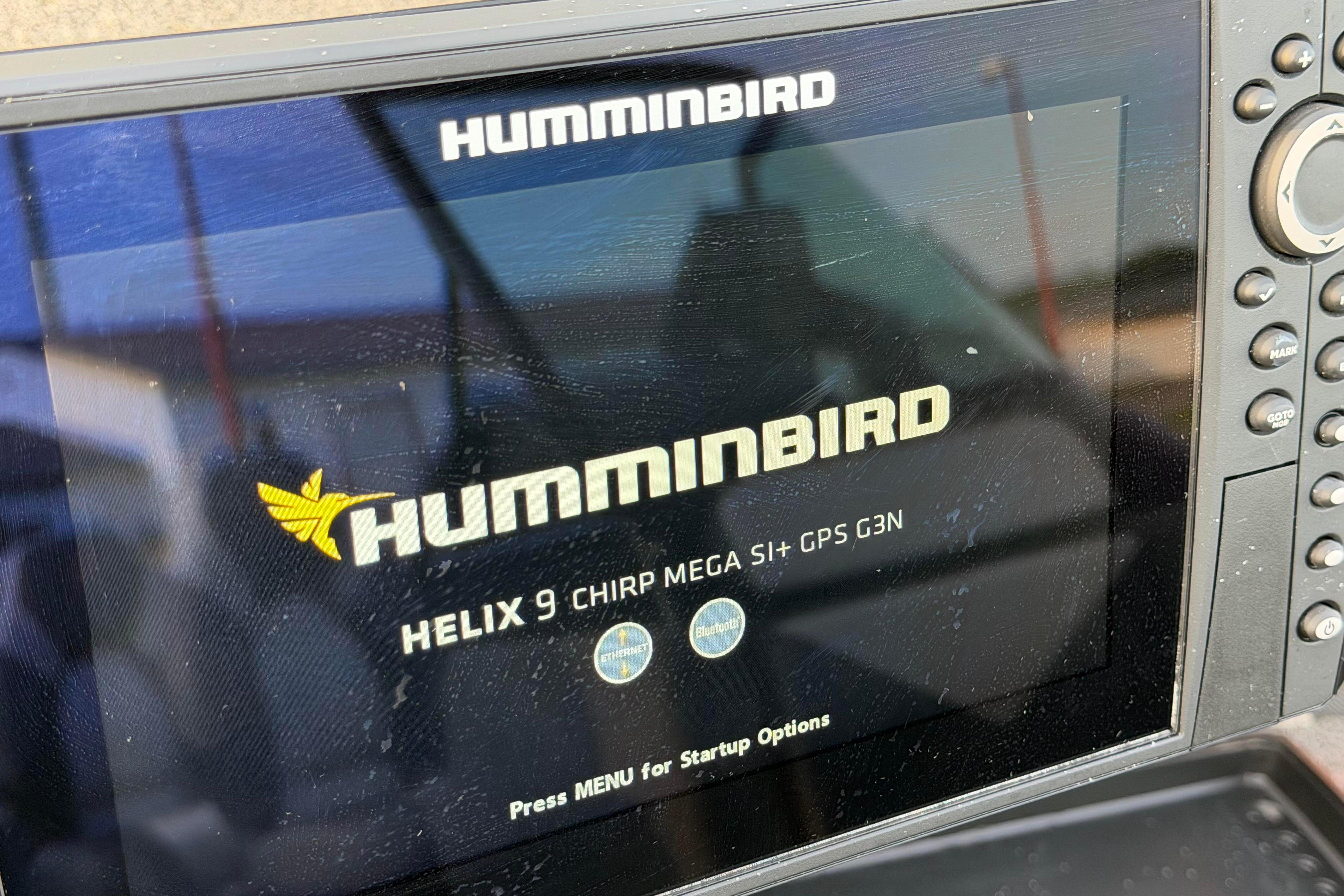 Humminbird Helix 9 CHIRP MEGA SI+ GPS G3N display on 2019 Alumacraft Trophy 205 boat.