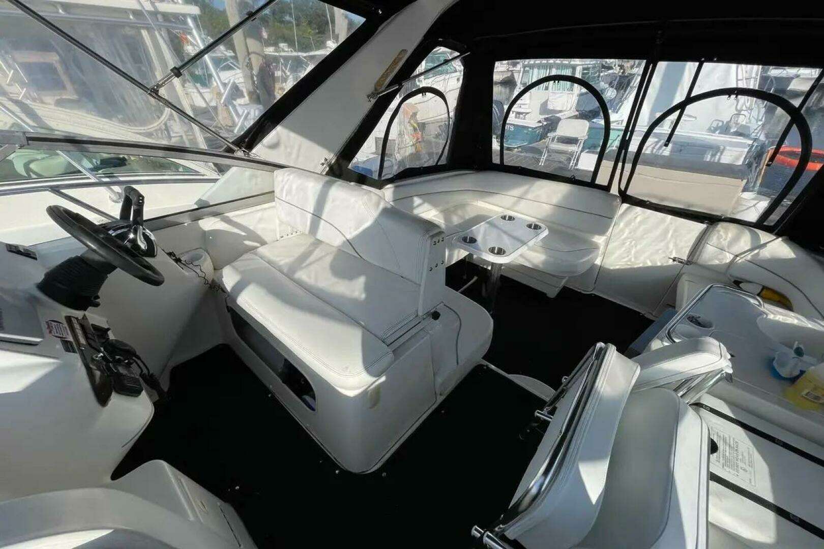 2001 Larson Cabrio 330 - Image 4