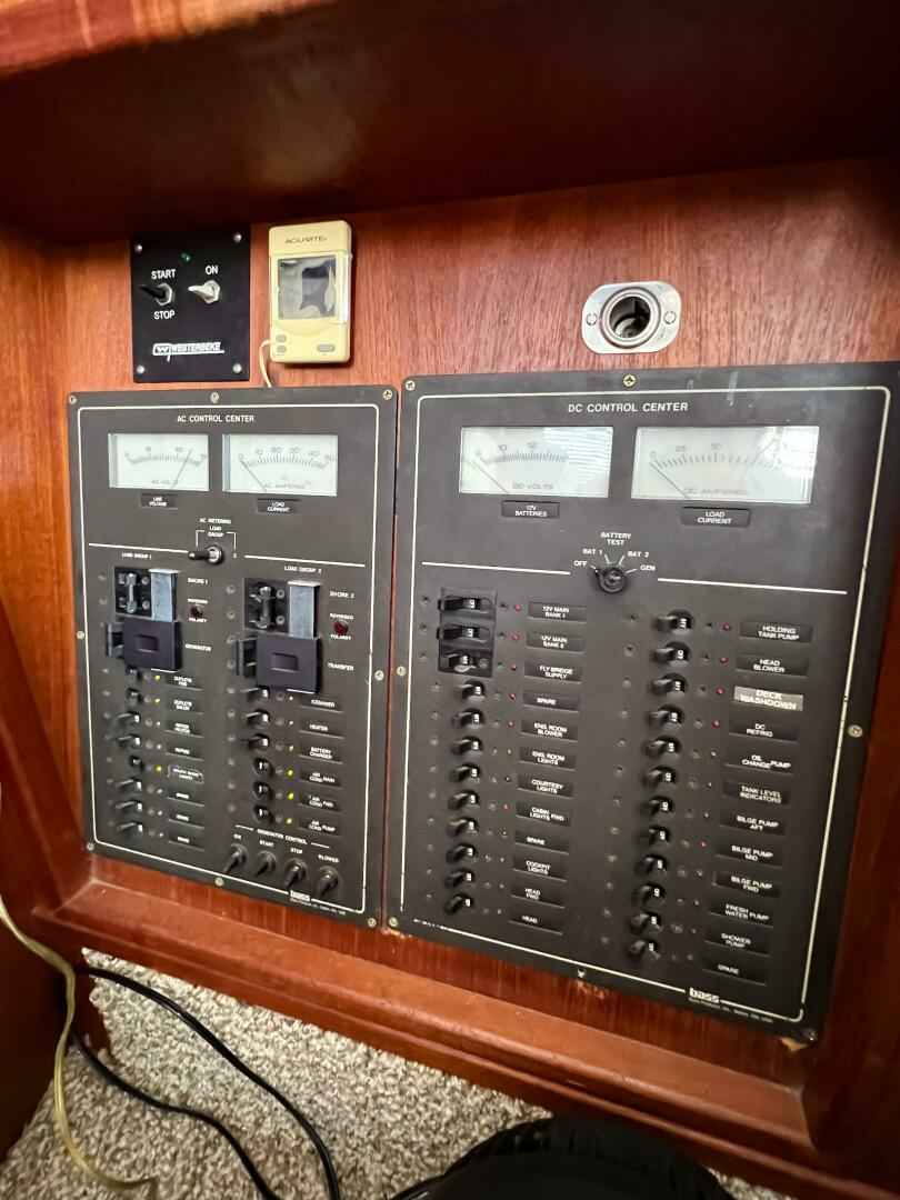 1987 Tollycraft 34 Sedan Sport - Image 30