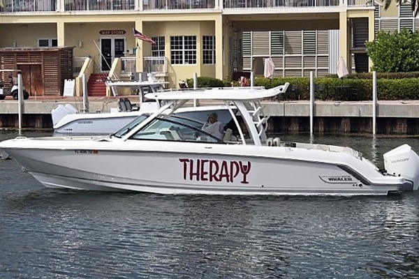 2022 Boston Whaler 320 Vantage
