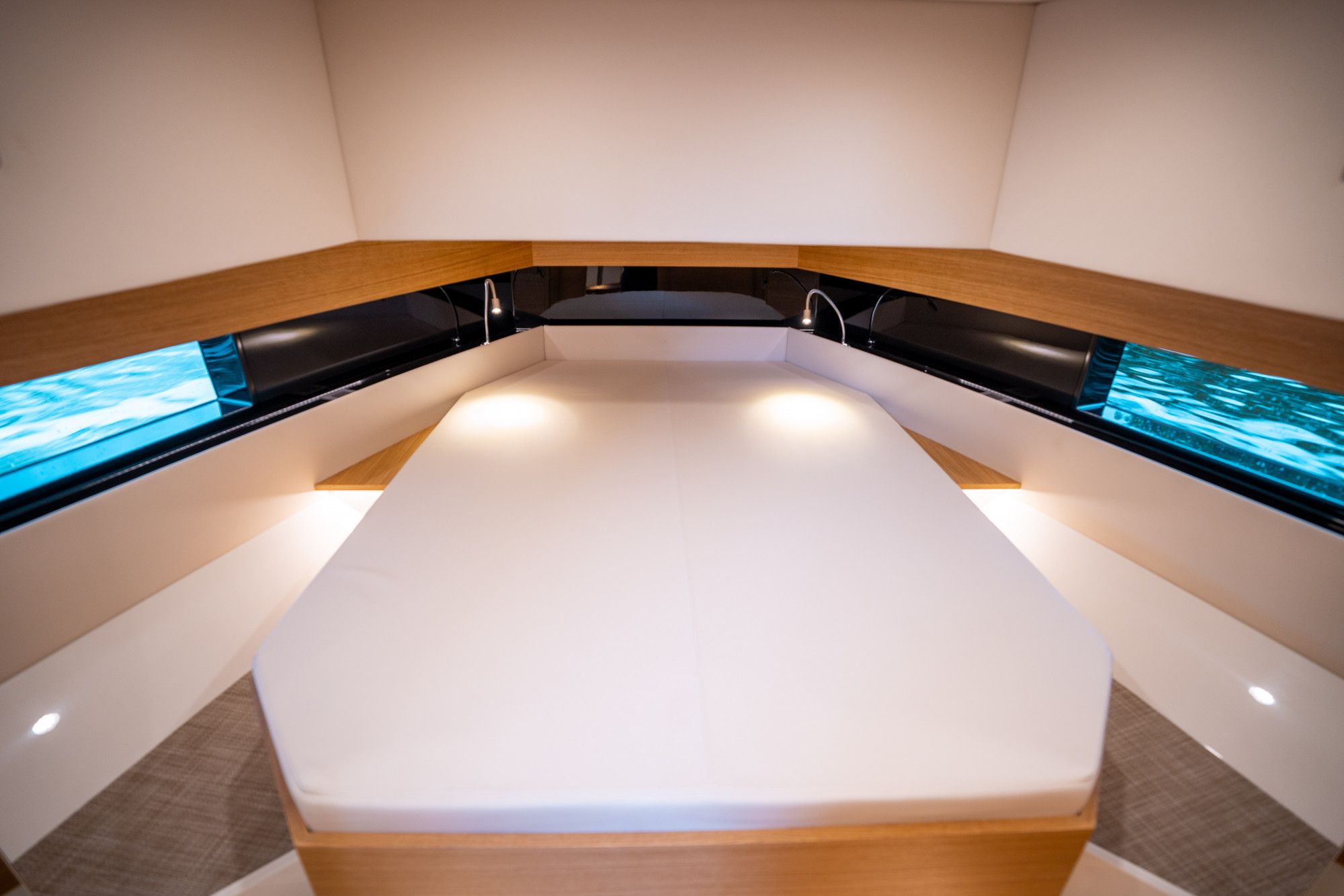 2025 De Antonio Yachts D42 Open - 35