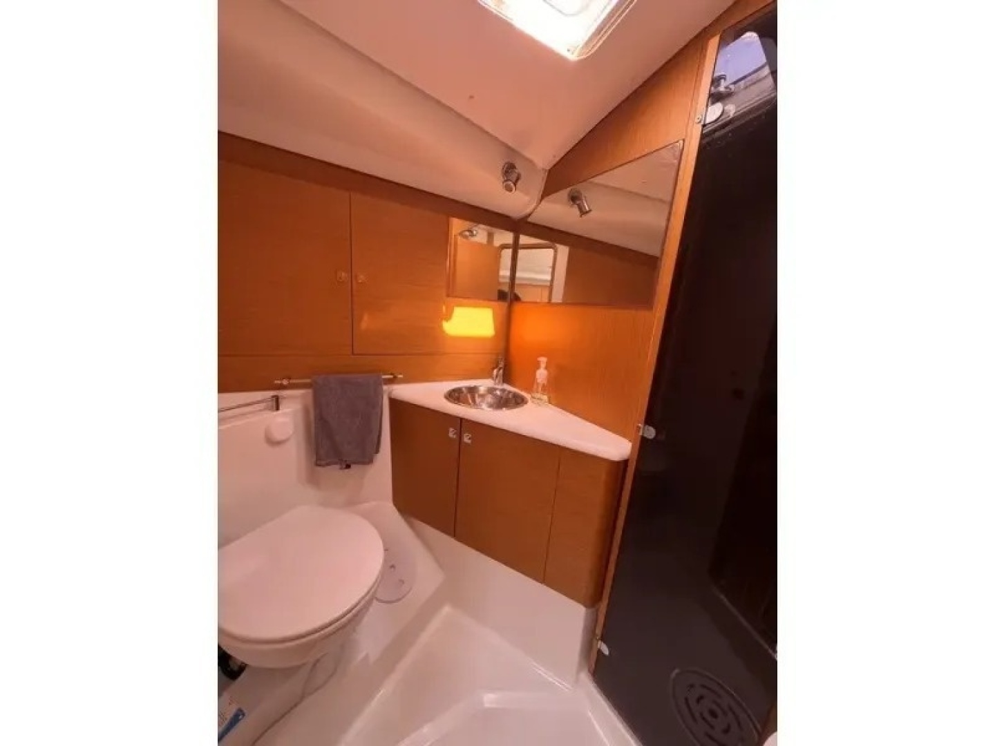 2011 Jeanneau 50 Deck Saloon - Image 20
