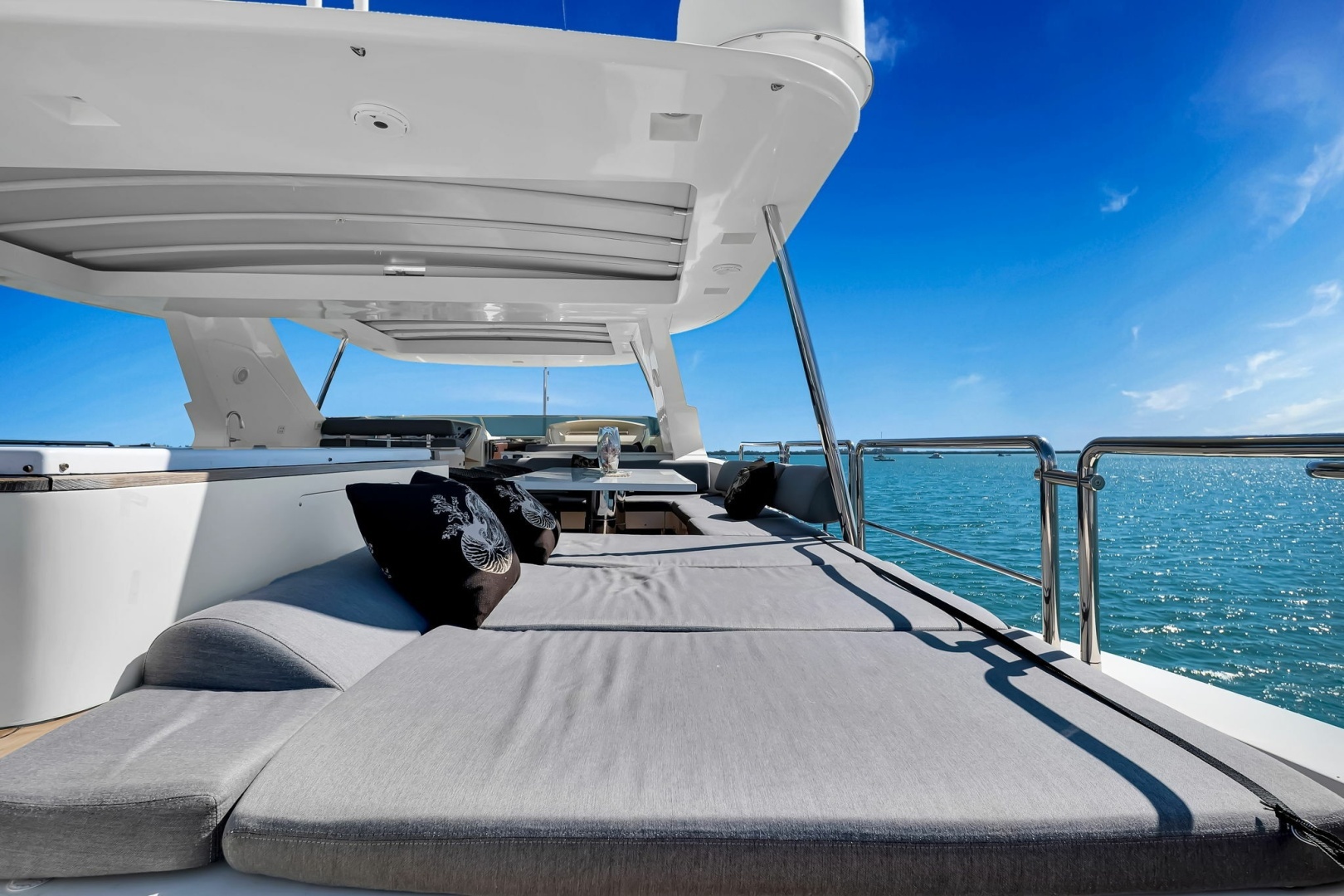 2005 Azimut 105 - Image 8