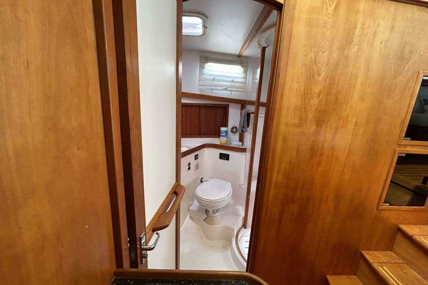 2004 Sabre 36 Flybridge - Image 38