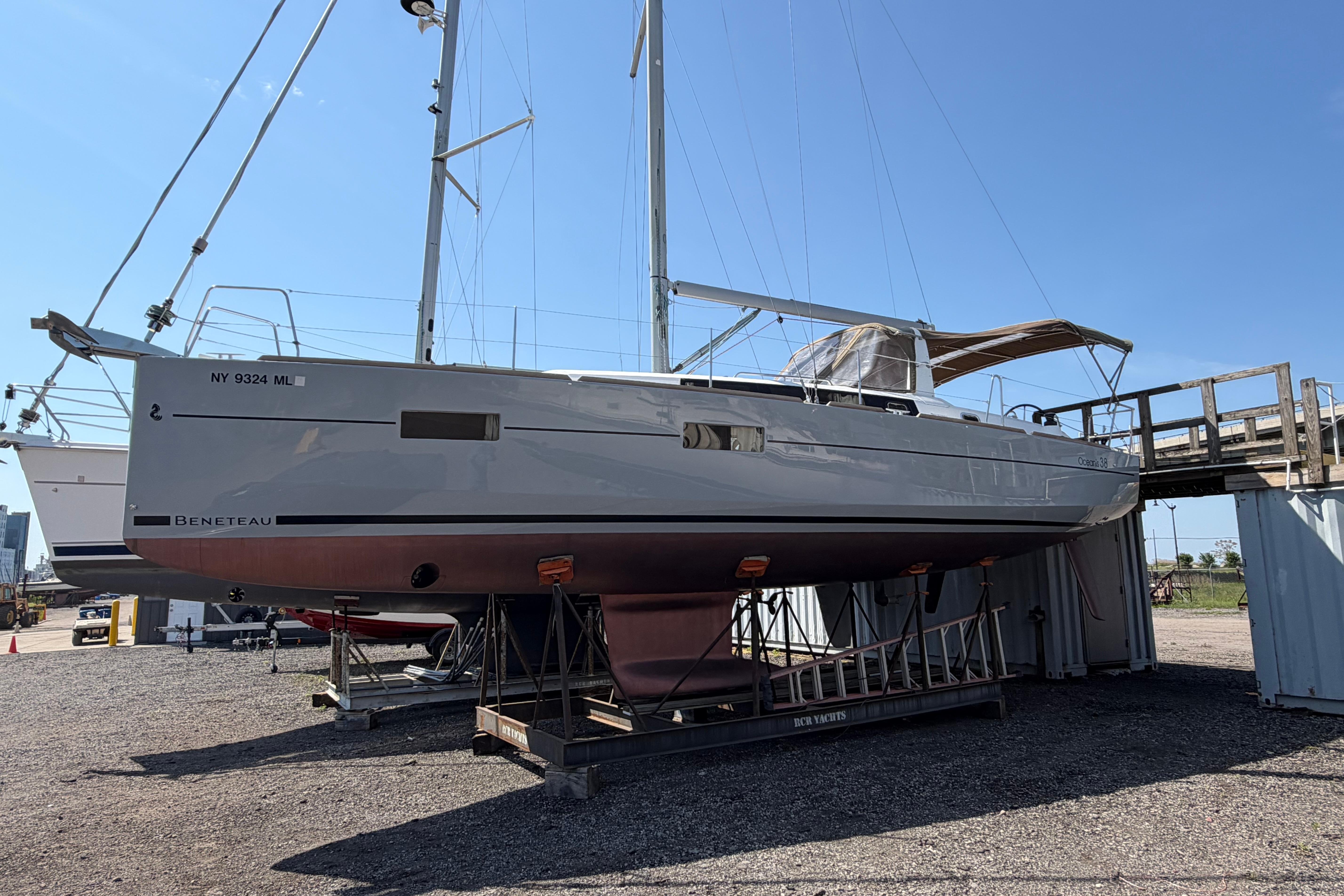 2017 Beneteau Oceanis 38
