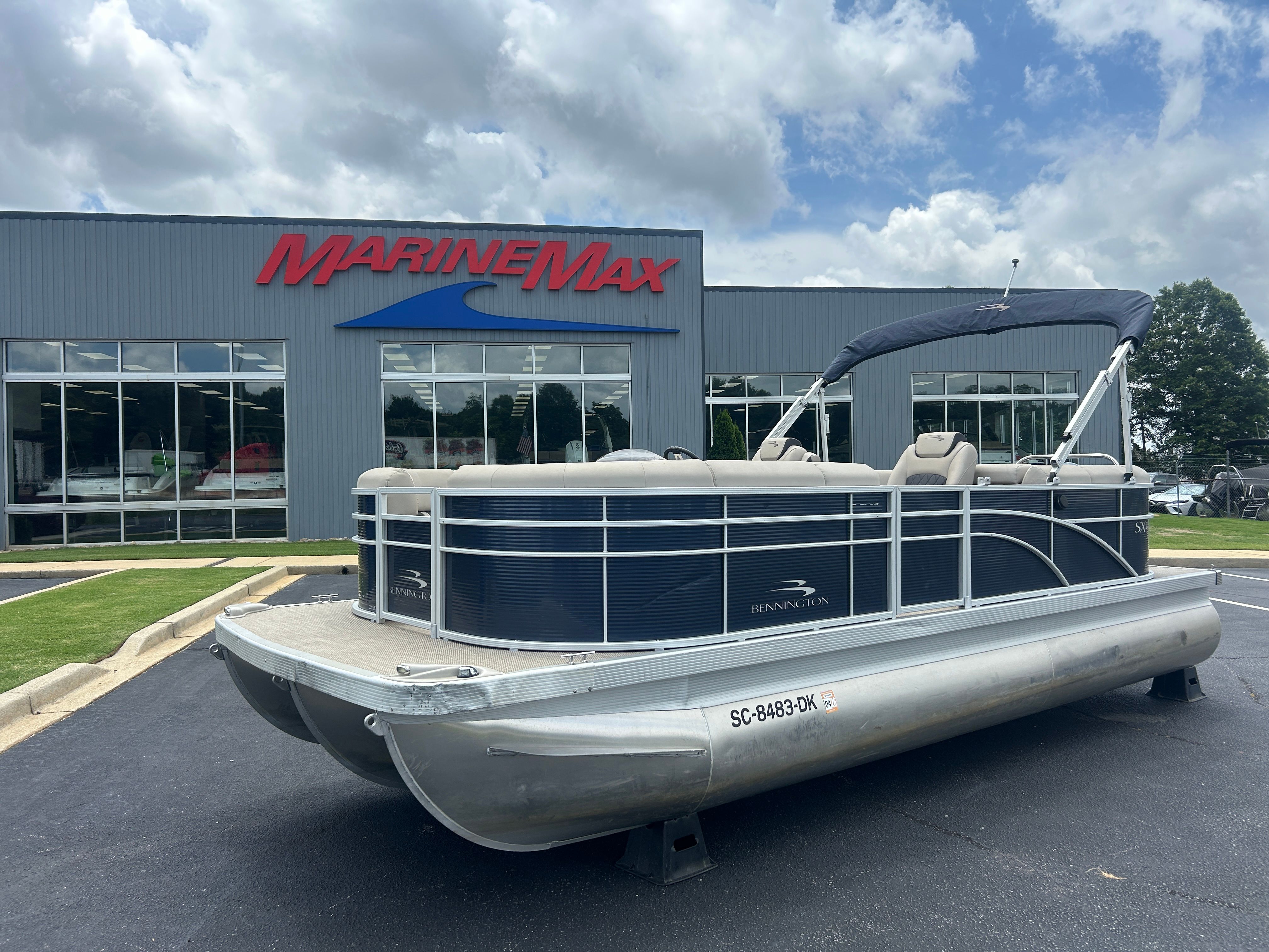 2019 Bennington SX22 Stern Radius