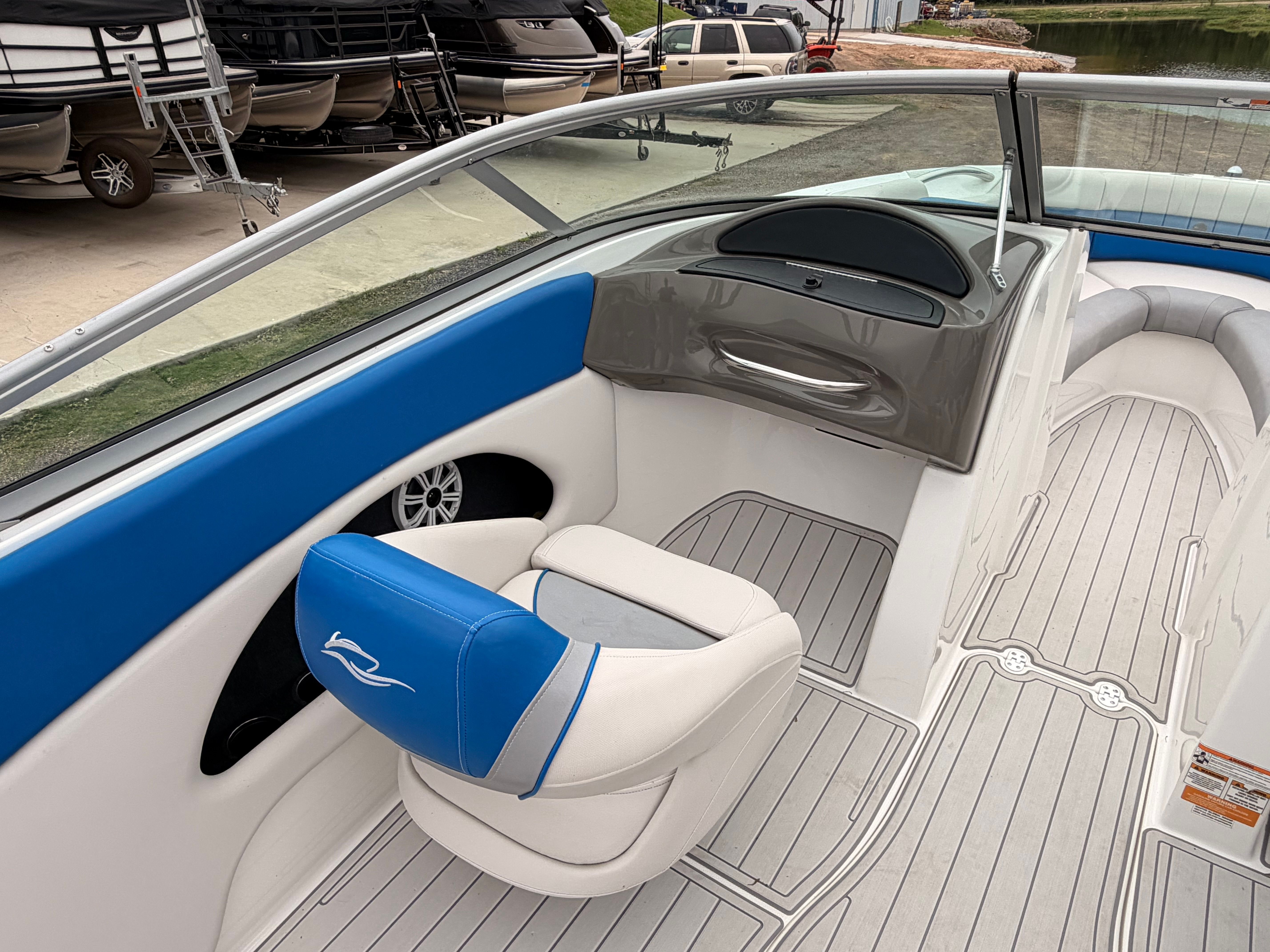 2014 RINKER 236 CAPTIVA - Image 13