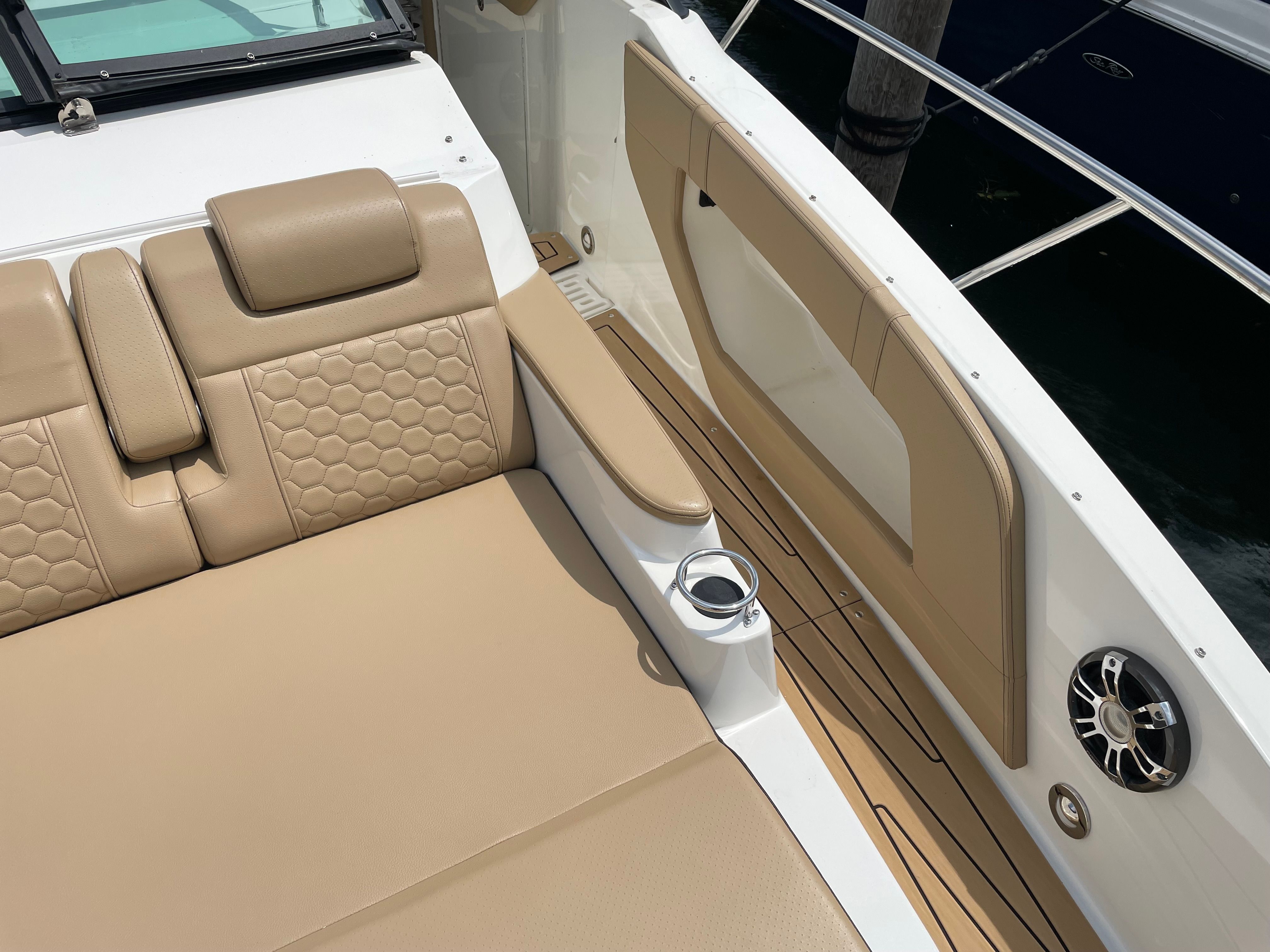 2020 Sea Ray Sundancer 320 - 14