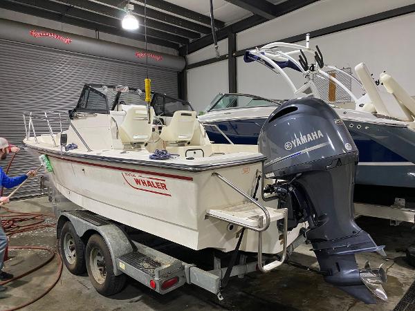 1992 Boston Whaler 21' Walkaround - 13