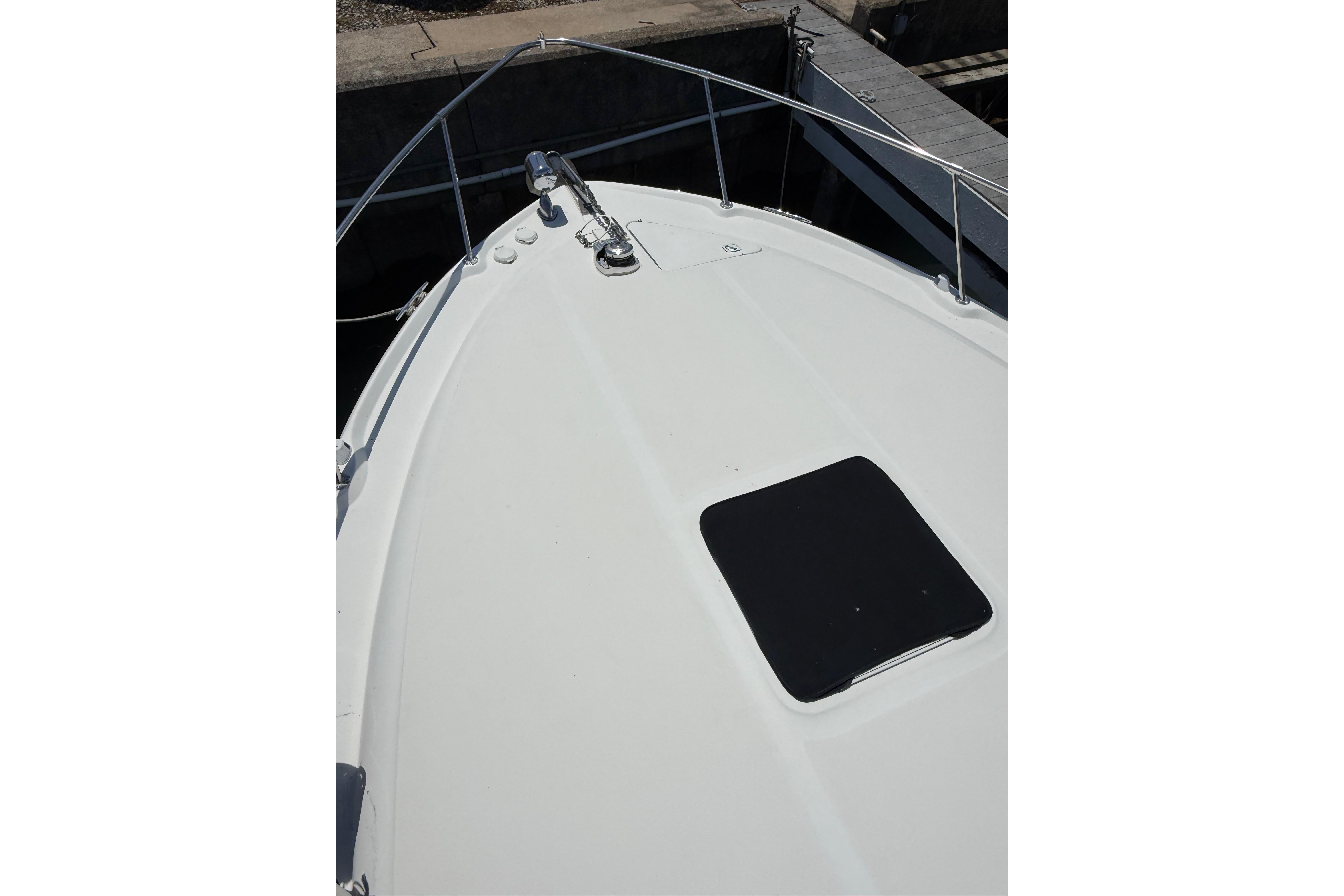 Bow view of 1999 Sea Ray Sundancer 310 yacht, featuring sleek deck design.