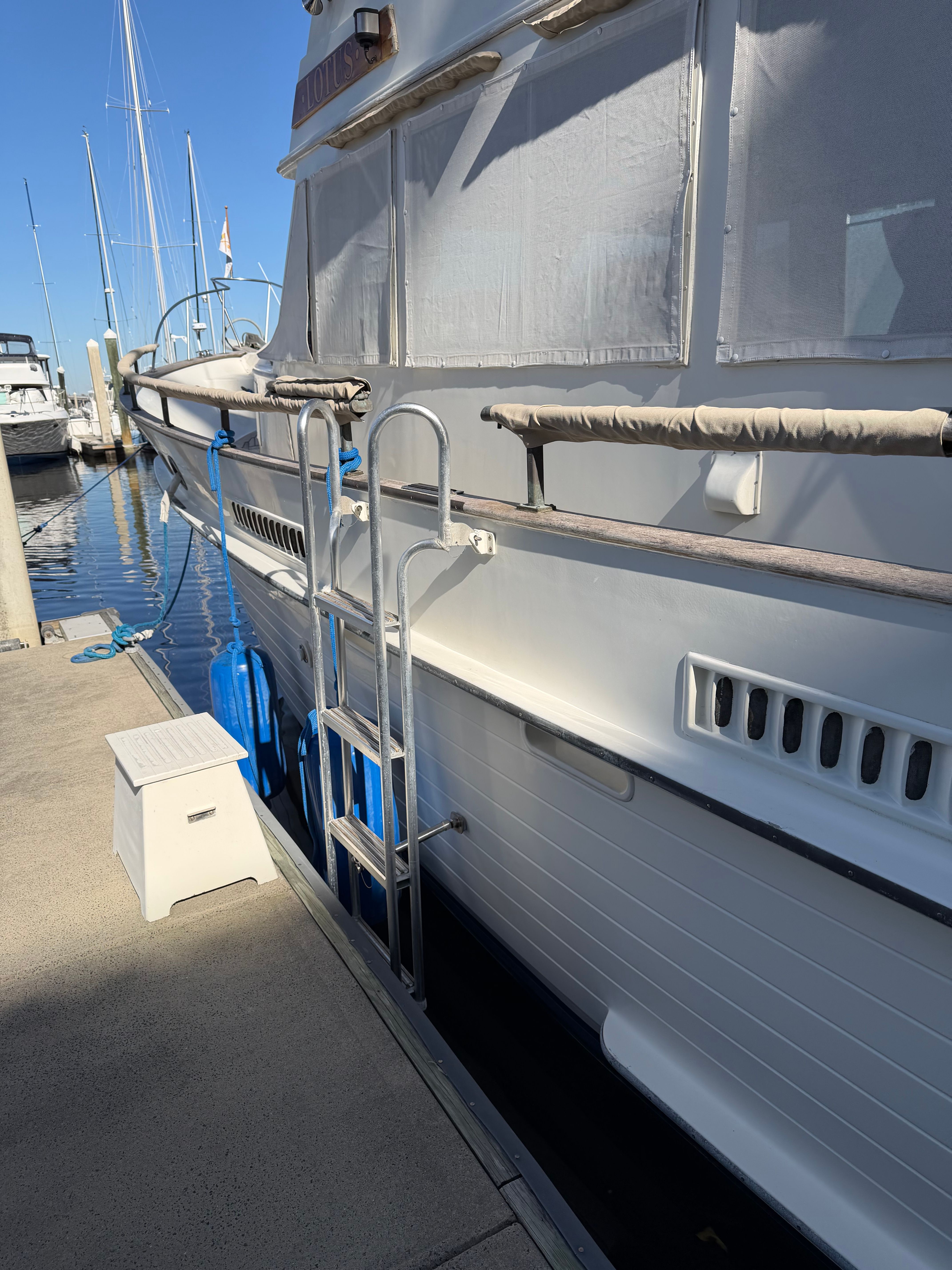 1983 Island Gypsy 44 Flush Deck - 105