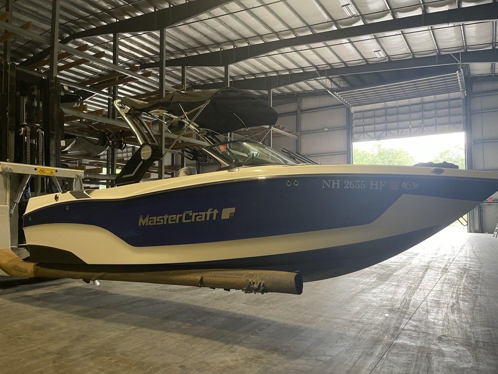 2023 MasterCraft XT22 - 3