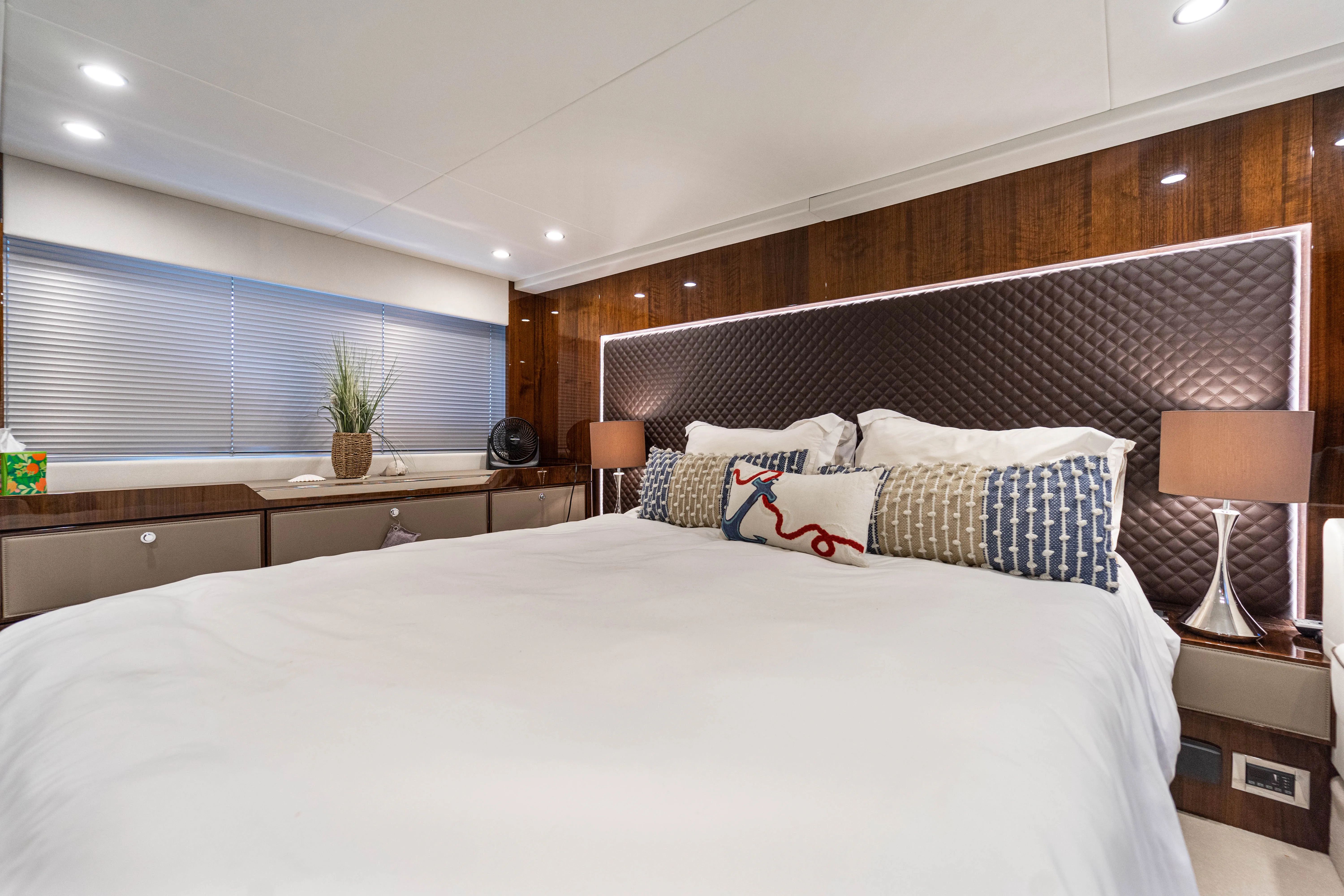 2019 Fairline Squadron 53 - Image 32
